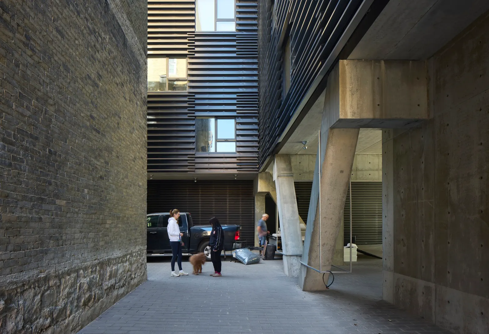 90/100 Mixed Use Project / 5468796 Architecture