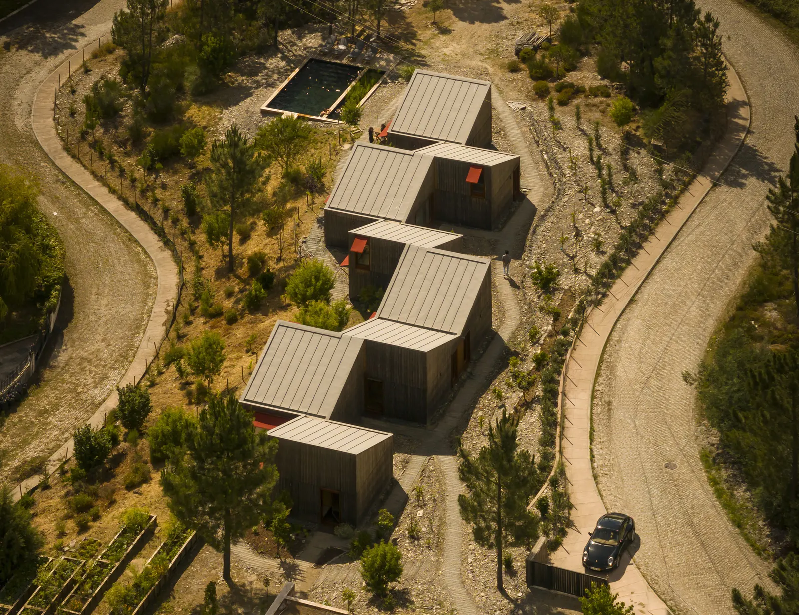 House Over the Hills / Diogo Aguiar Studio