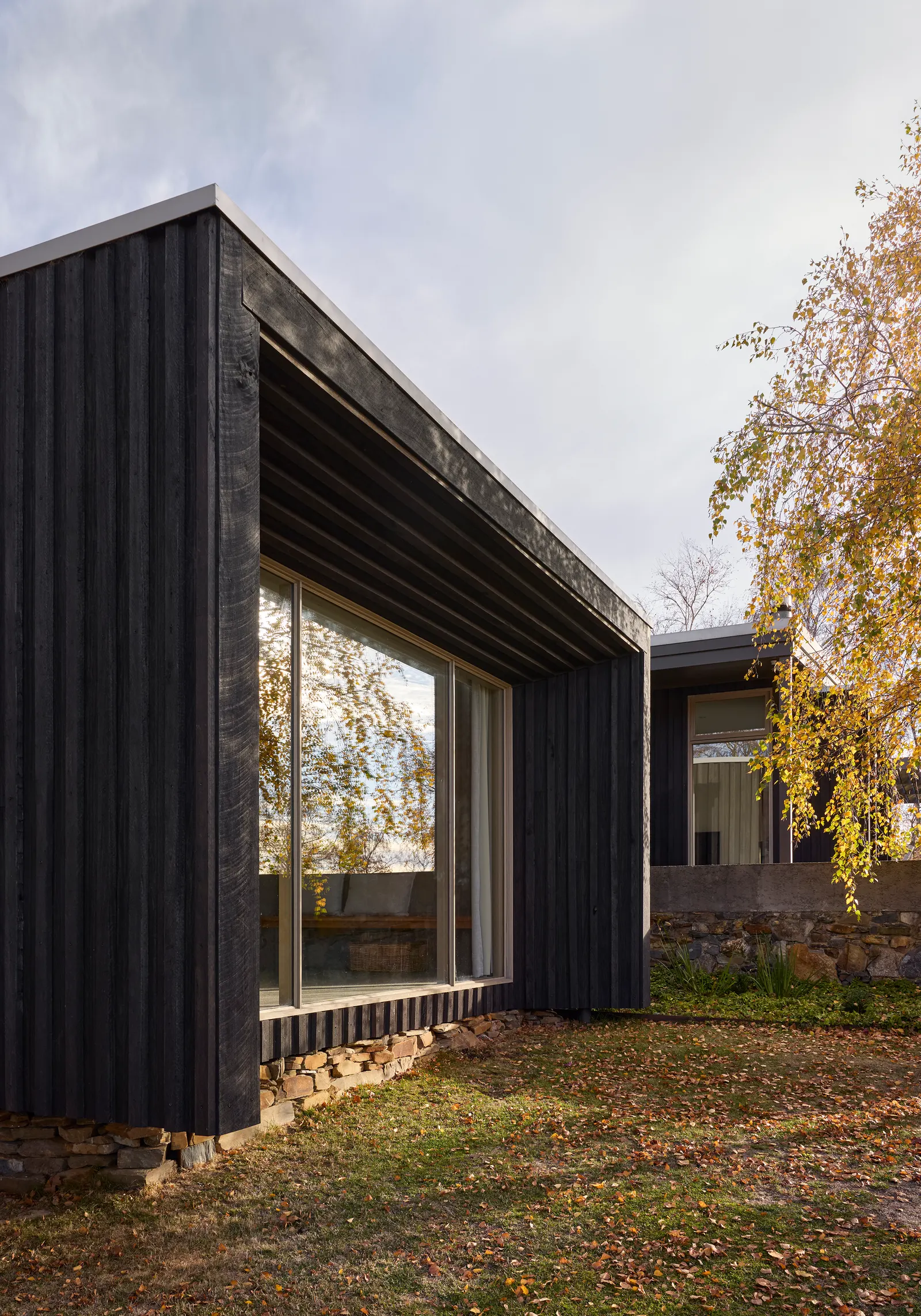 The Plinth House 2 / Luke Stanley Architects