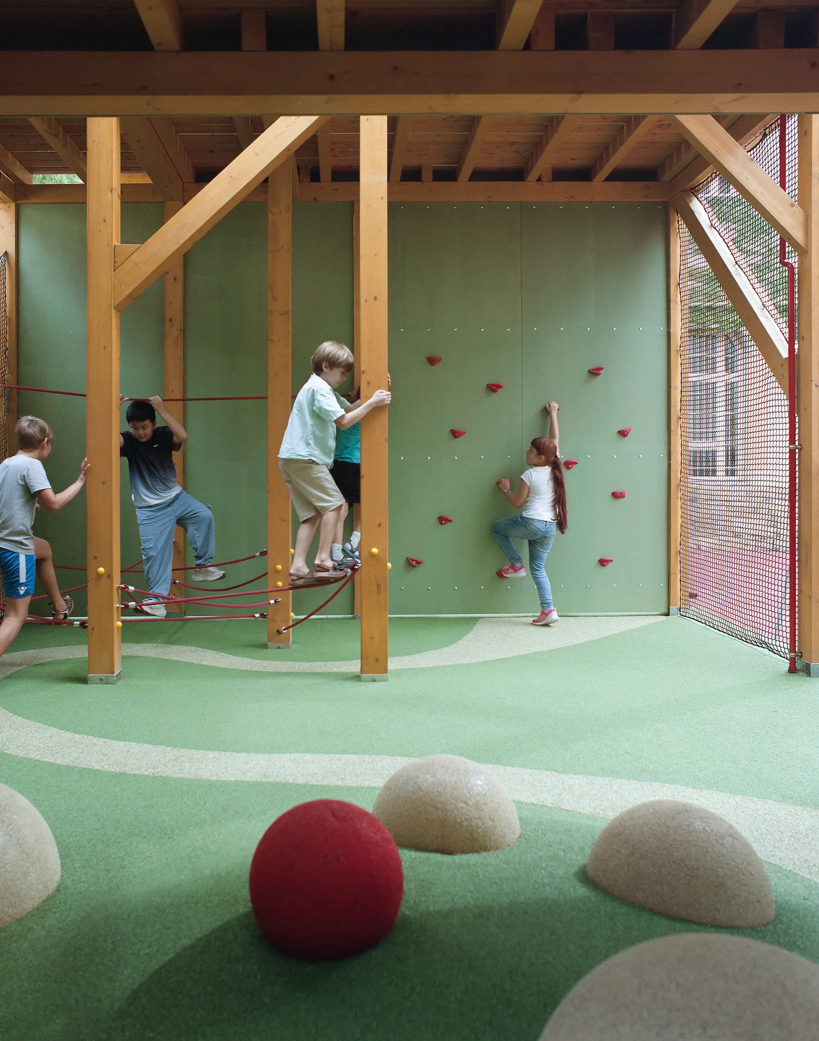The Vertical Playgarden / Studio KRAFT
