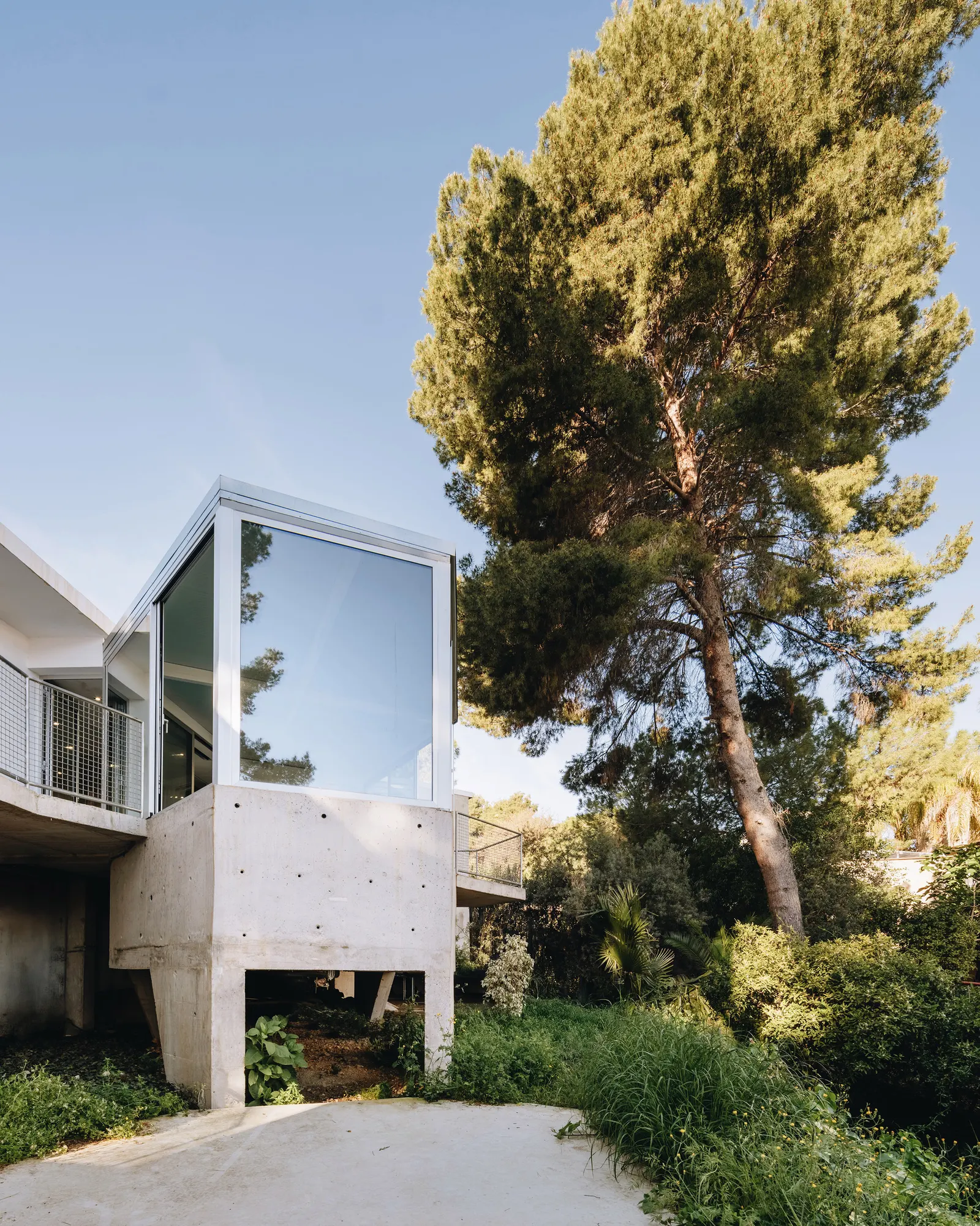 Casa PB16 в Лас-Торрес-де-Котиас: реконструкция и пристройка от ESPECIE arquitectura