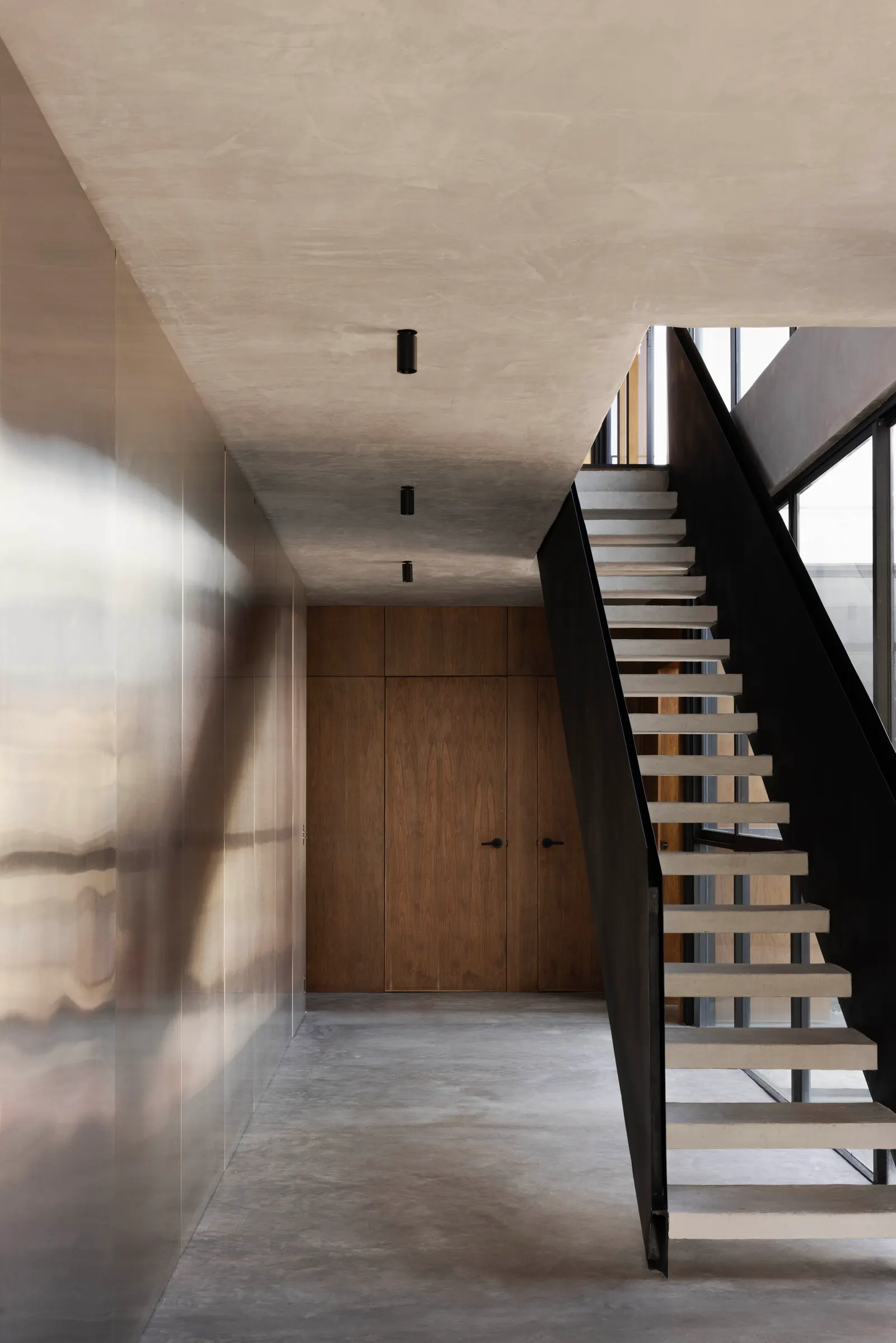 Brutalist Penthouse / Barde + vanVoltt