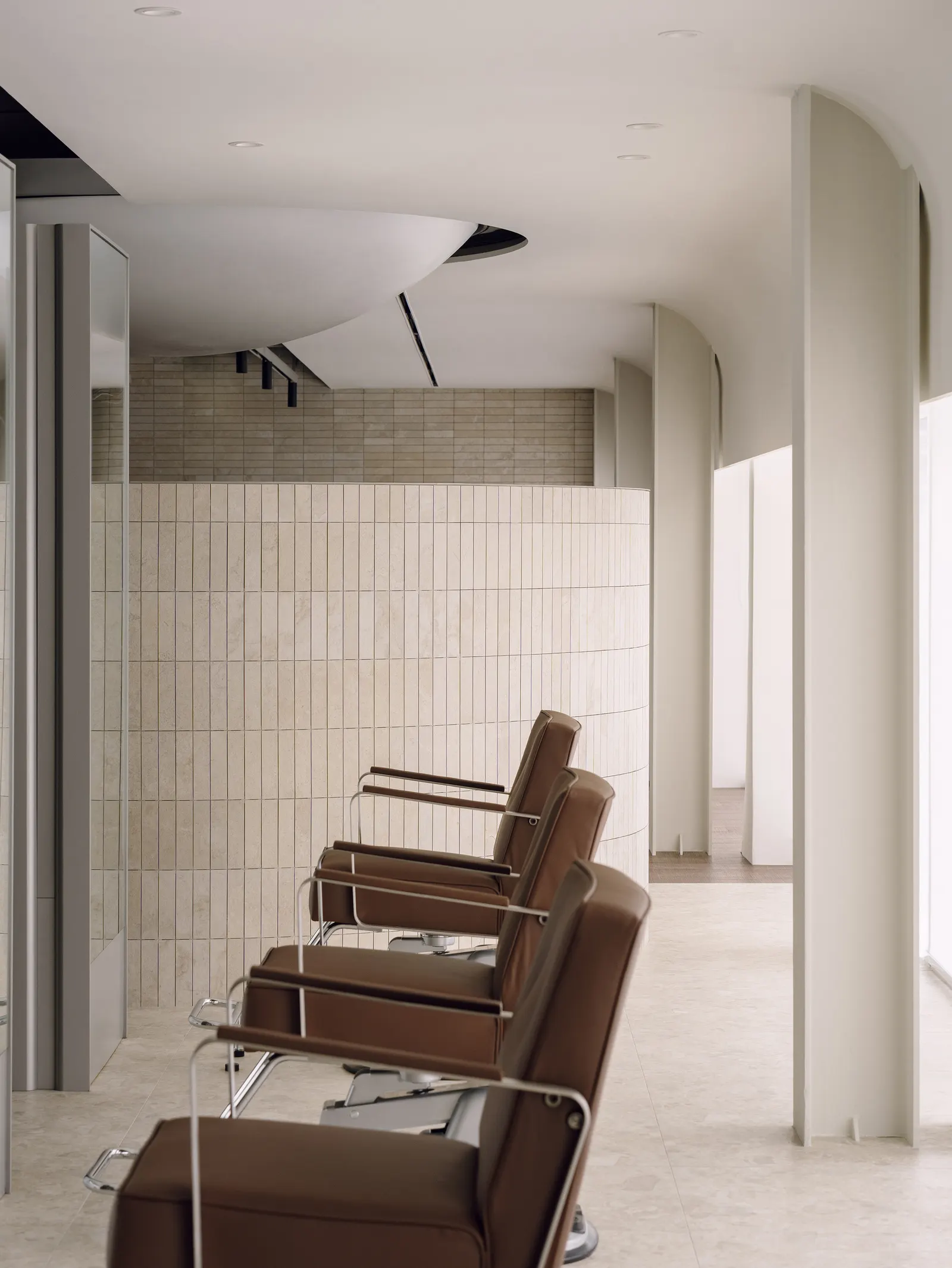 Junohair Sung-Su 2nd Salon / TYPE S — салон в индустриальном районе Сеула
