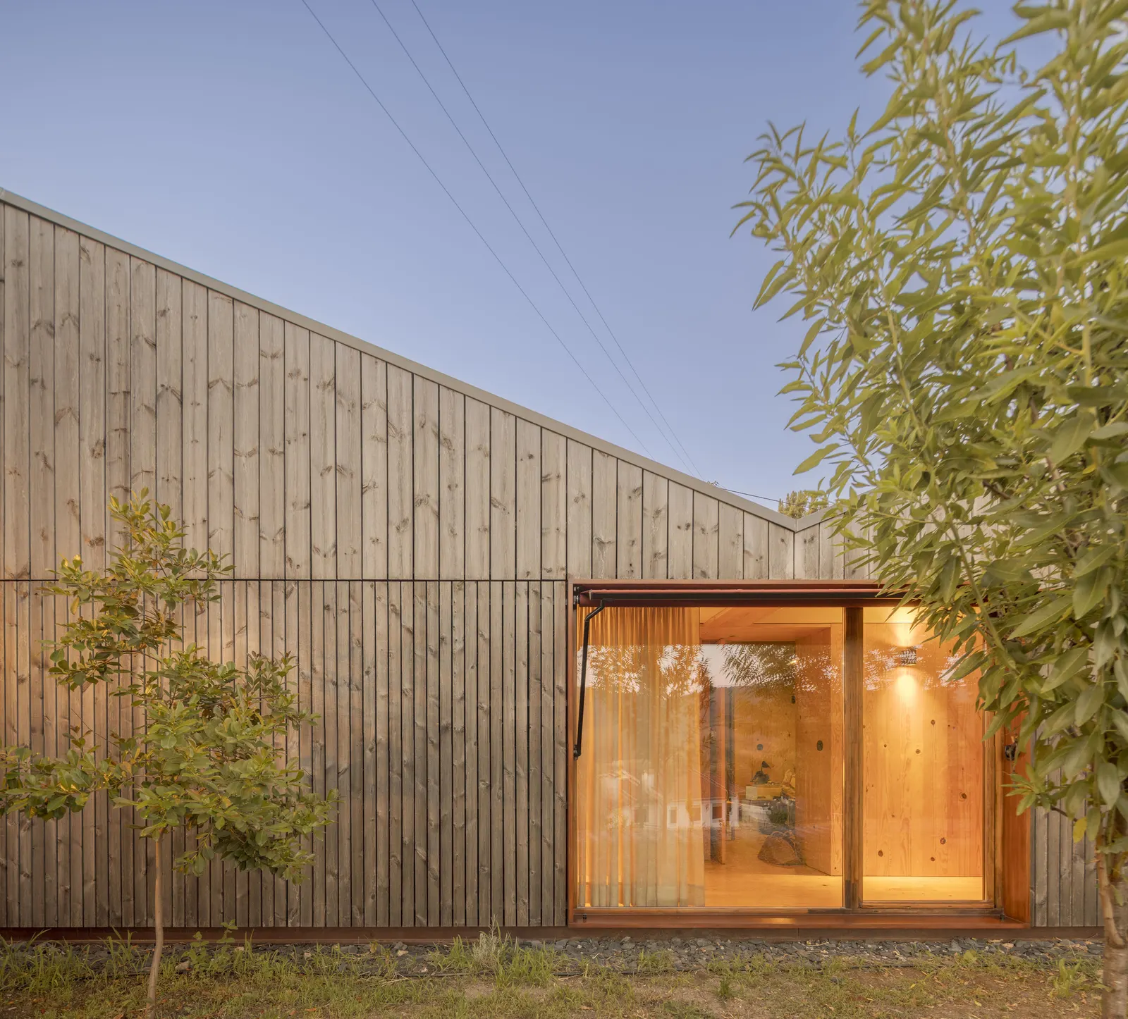 House Over the Hills / Diogo Aguiar Studio