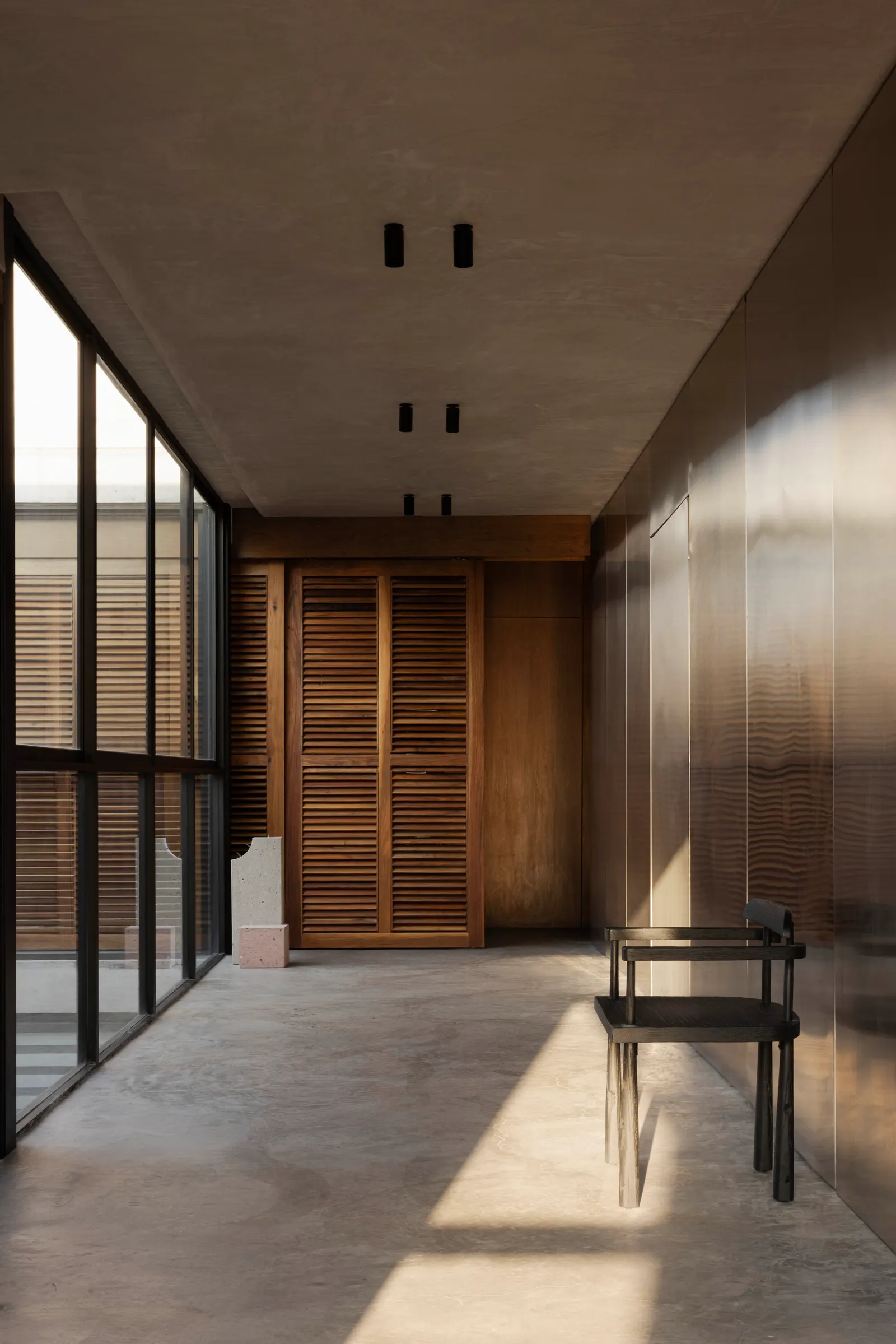 Brutalist Penthouse / Barde + vanVoltt