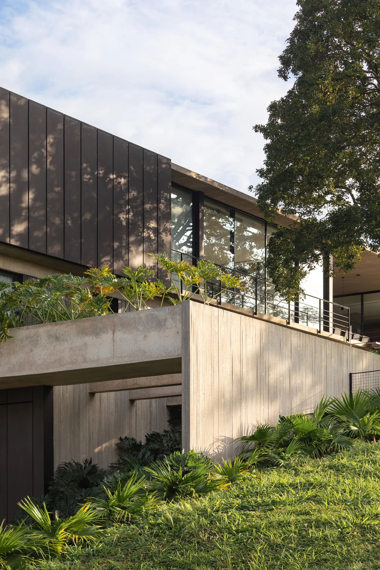 Casa Galería в Санта-Крус-де-ла-Сьерра: дом Sommet, выстроенный по логике рельефа