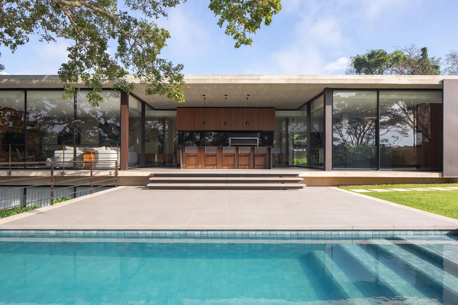 Casa Galería в Санта-Крус-де-ла-Сьерра: дом Sommet, выстроенный по логике рельефа