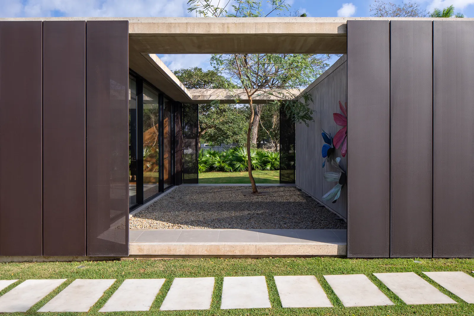 Casa Galería в Санта-Крус-де-ла-Сьерра: дом Sommet, выстроенный по логике рельефа