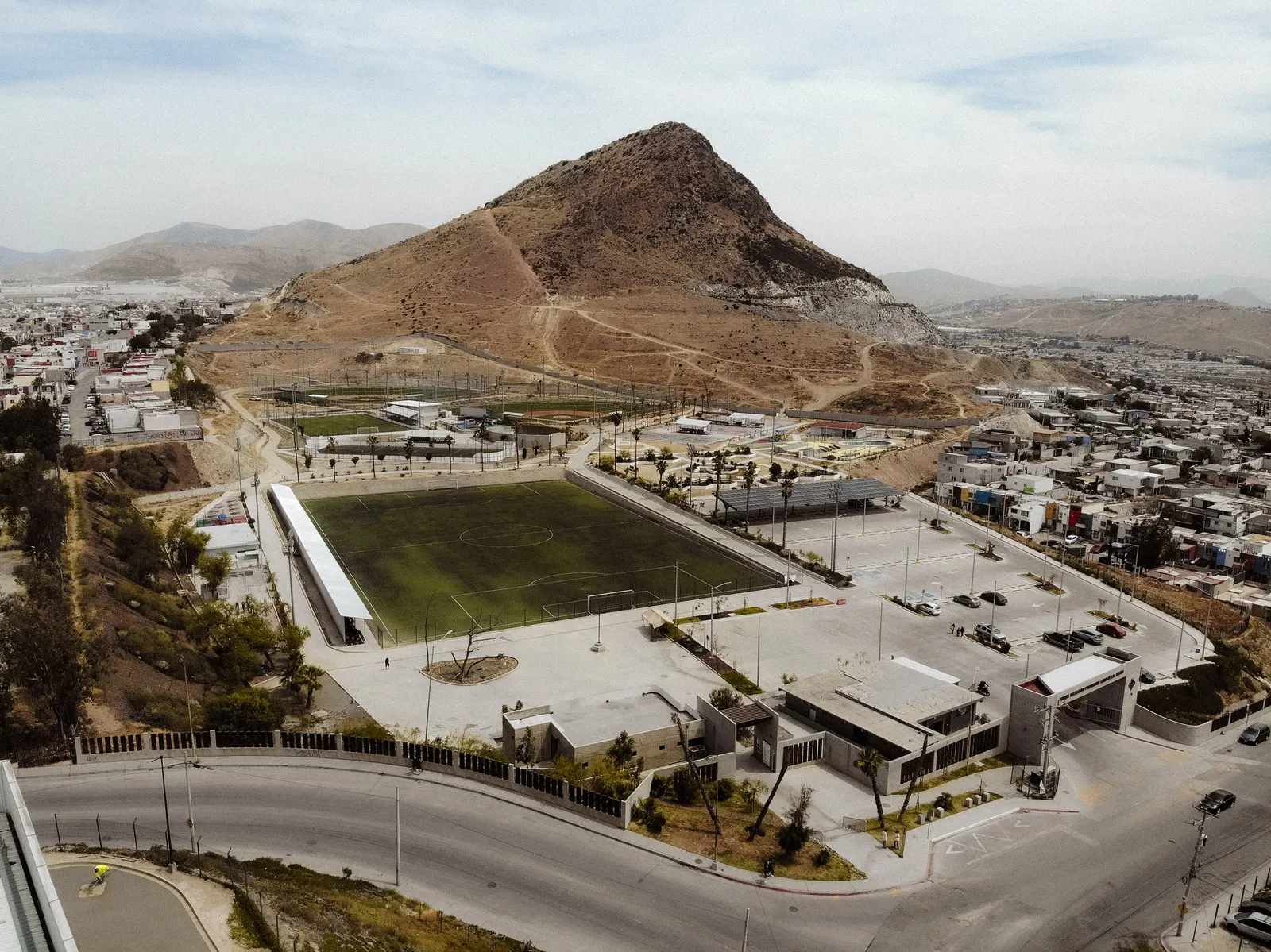 Abejas Sports and Recreation Center в Тихуане: общественный спортивный комплекс для района с дефицитом инфраструктуры