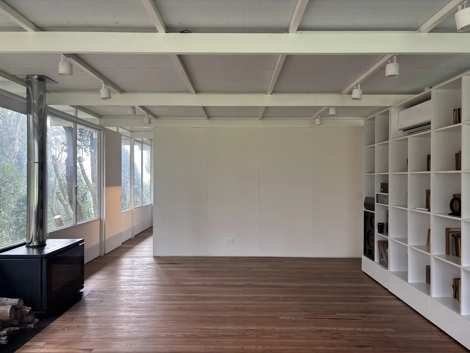 Studio House / Estudio Dupuy — дом-студия на склонах El Cazador