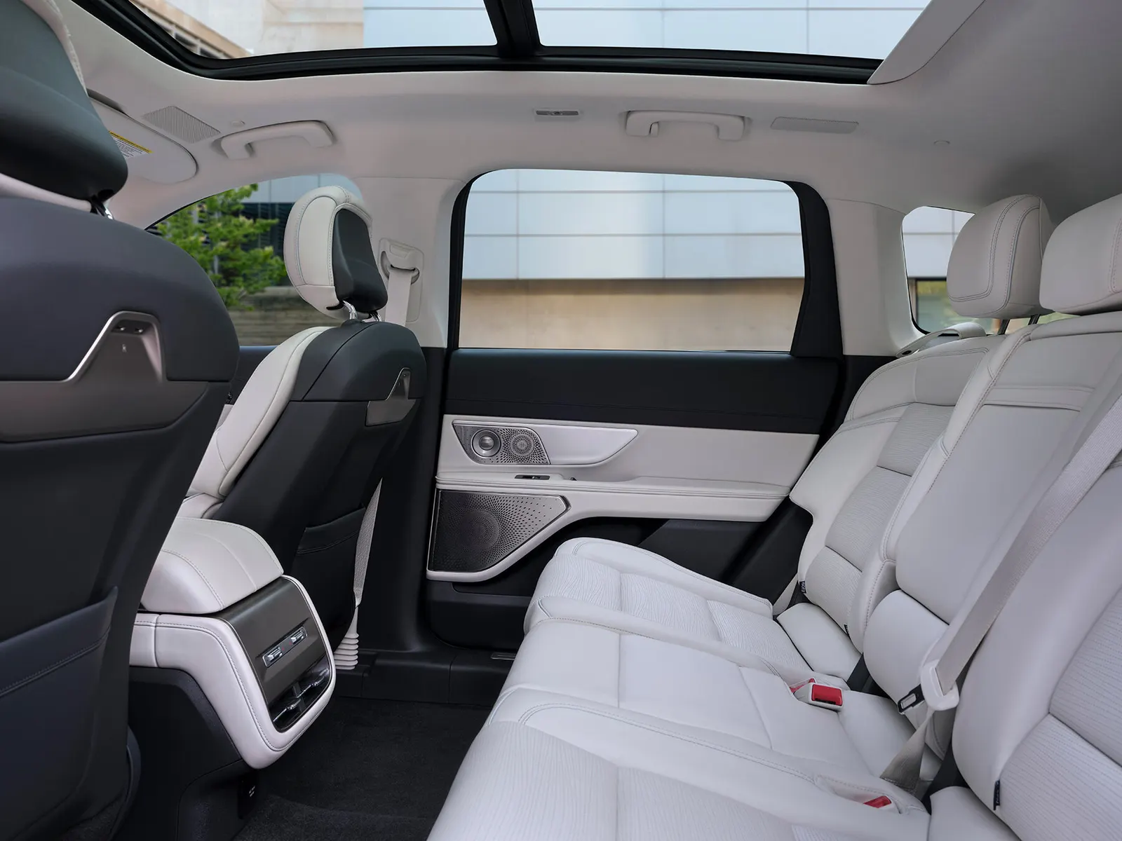 Lincoln представила два новых интерьерных сценария для 2027 Nautilus