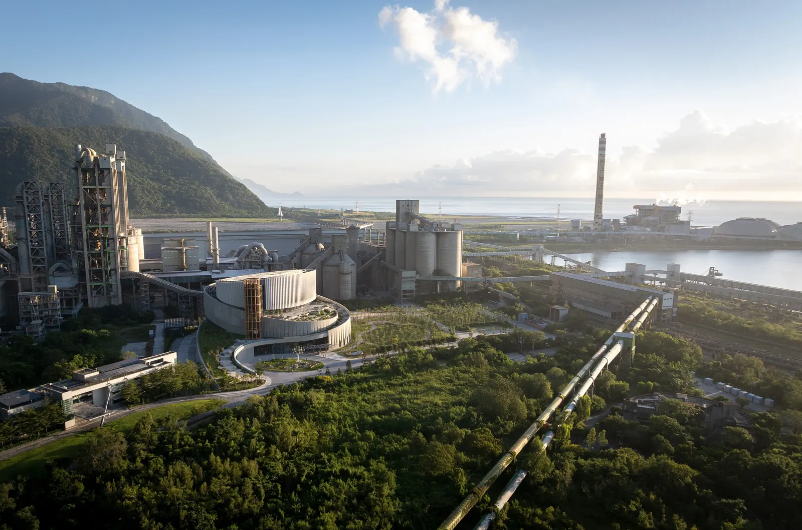 TCC DAKA Renewable Resource Recycling Center (RRRC) / KPF