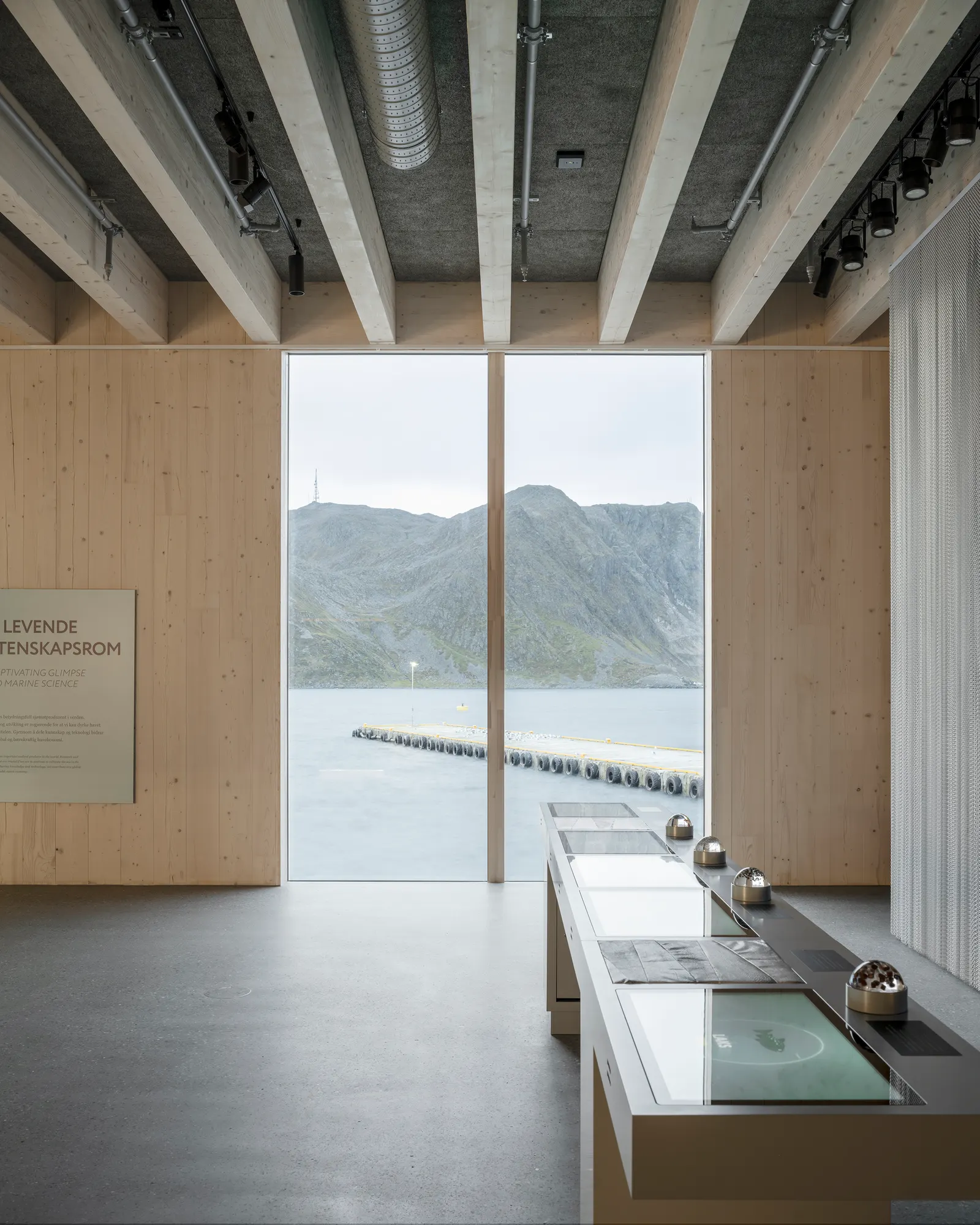 Ocean Stories Museum в Хоннингсвоге: музей Transborder Studio из дерева, алюминия и местного камня