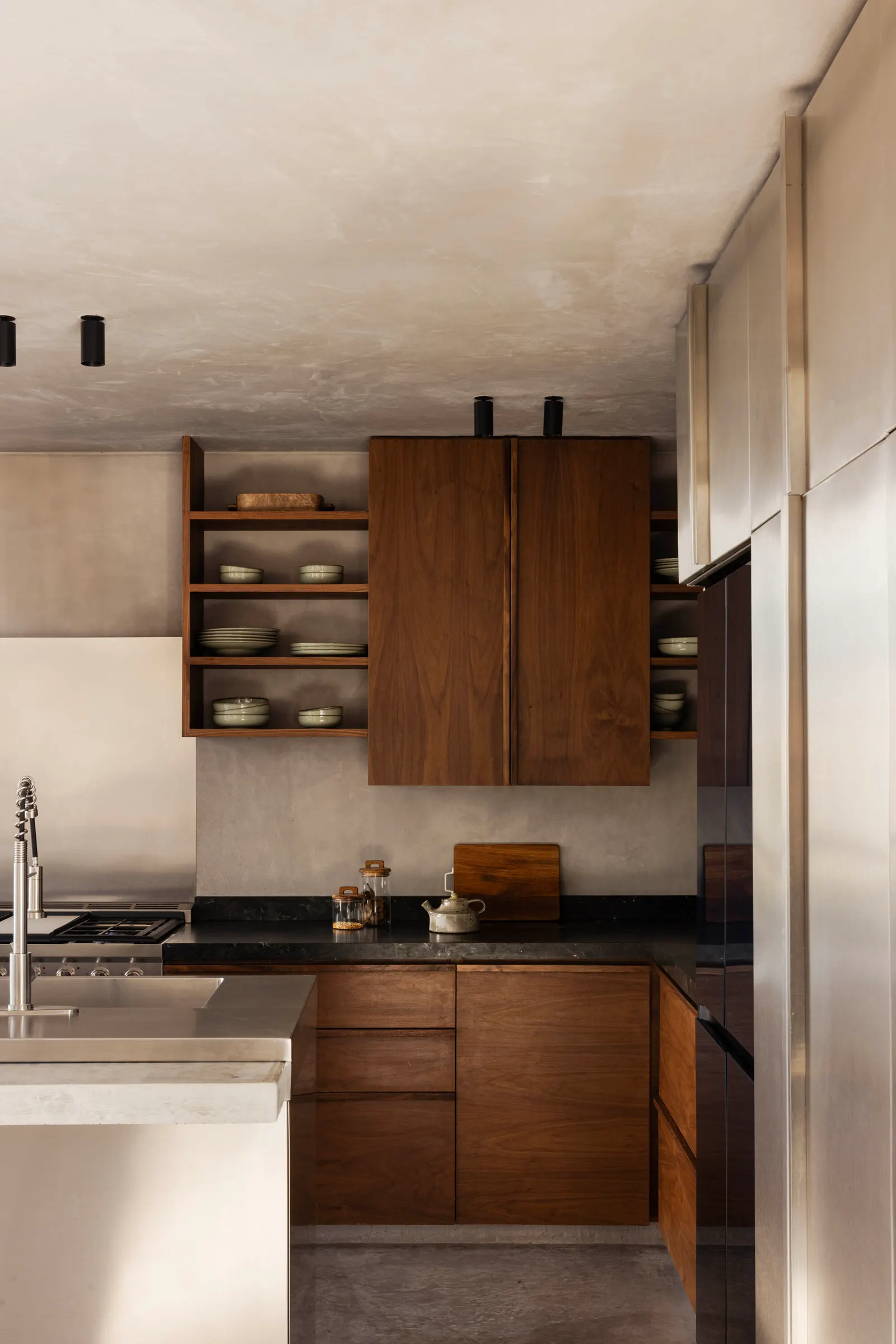 Brutalist Penthouse / Barde + vanVoltt