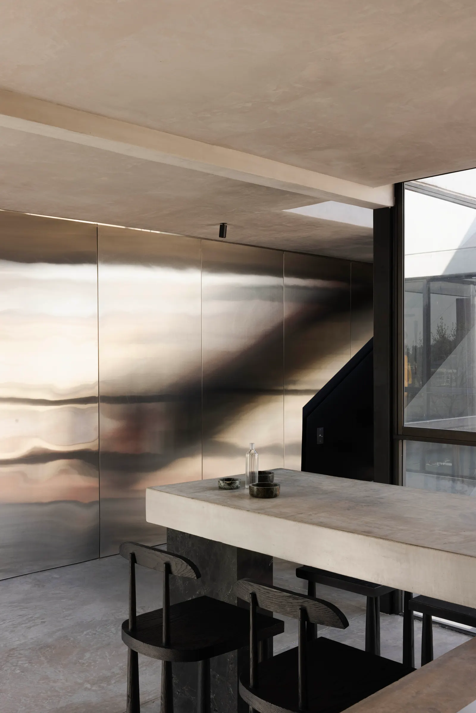 Brutalist Penthouse / Barde + vanVoltt