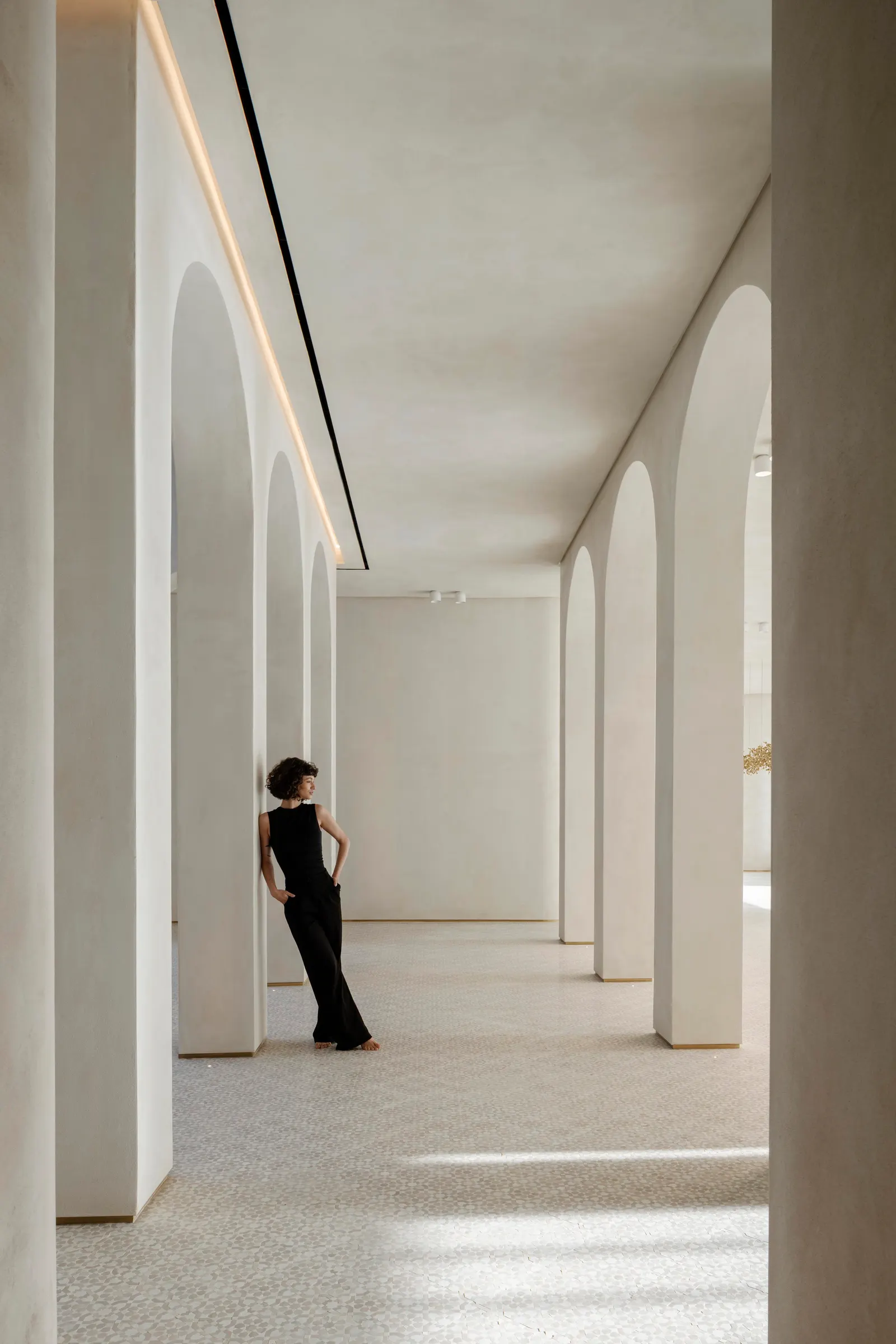 The Plinth House / Cambra Buró