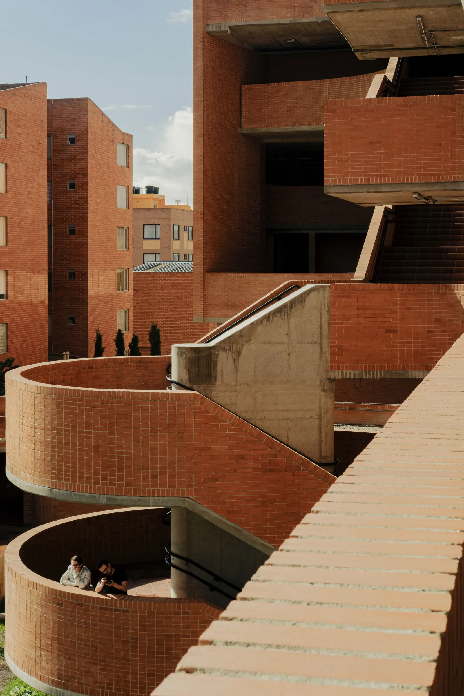 Школа Feliza Bursztyn в Боготе / AR-AR (Martínez Arquitectura)