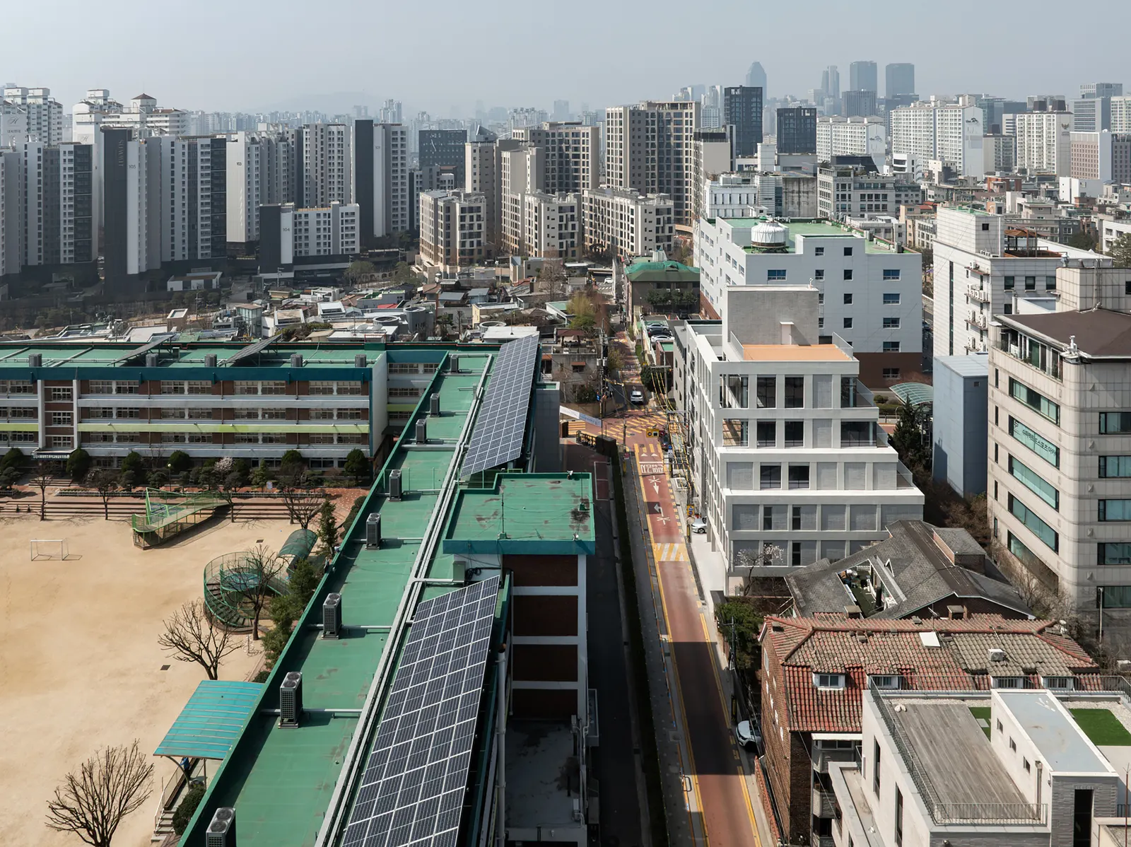 HOURS Commercial Building / See Architects