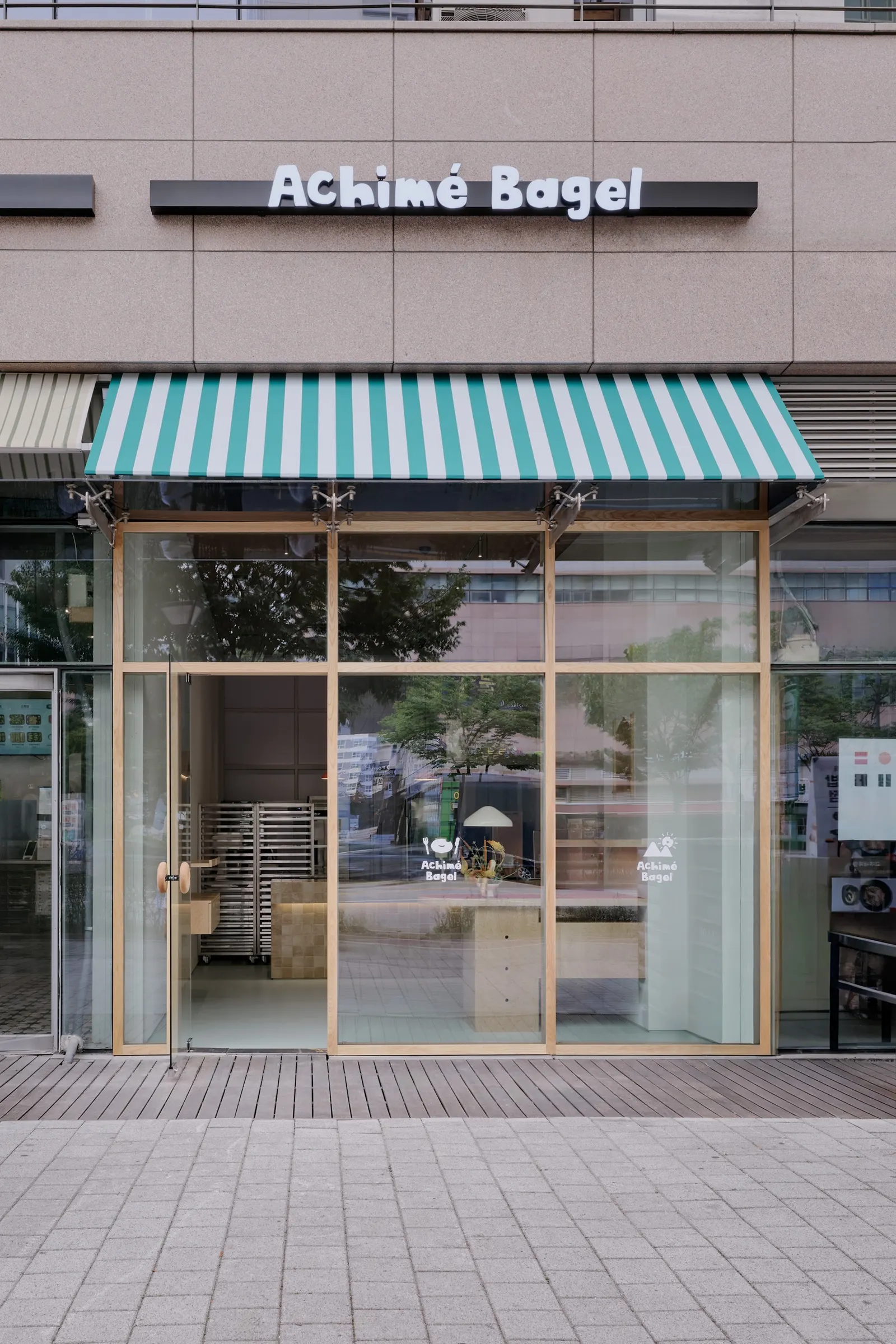 Achime Bagel Store / JOJOWORKSHOP