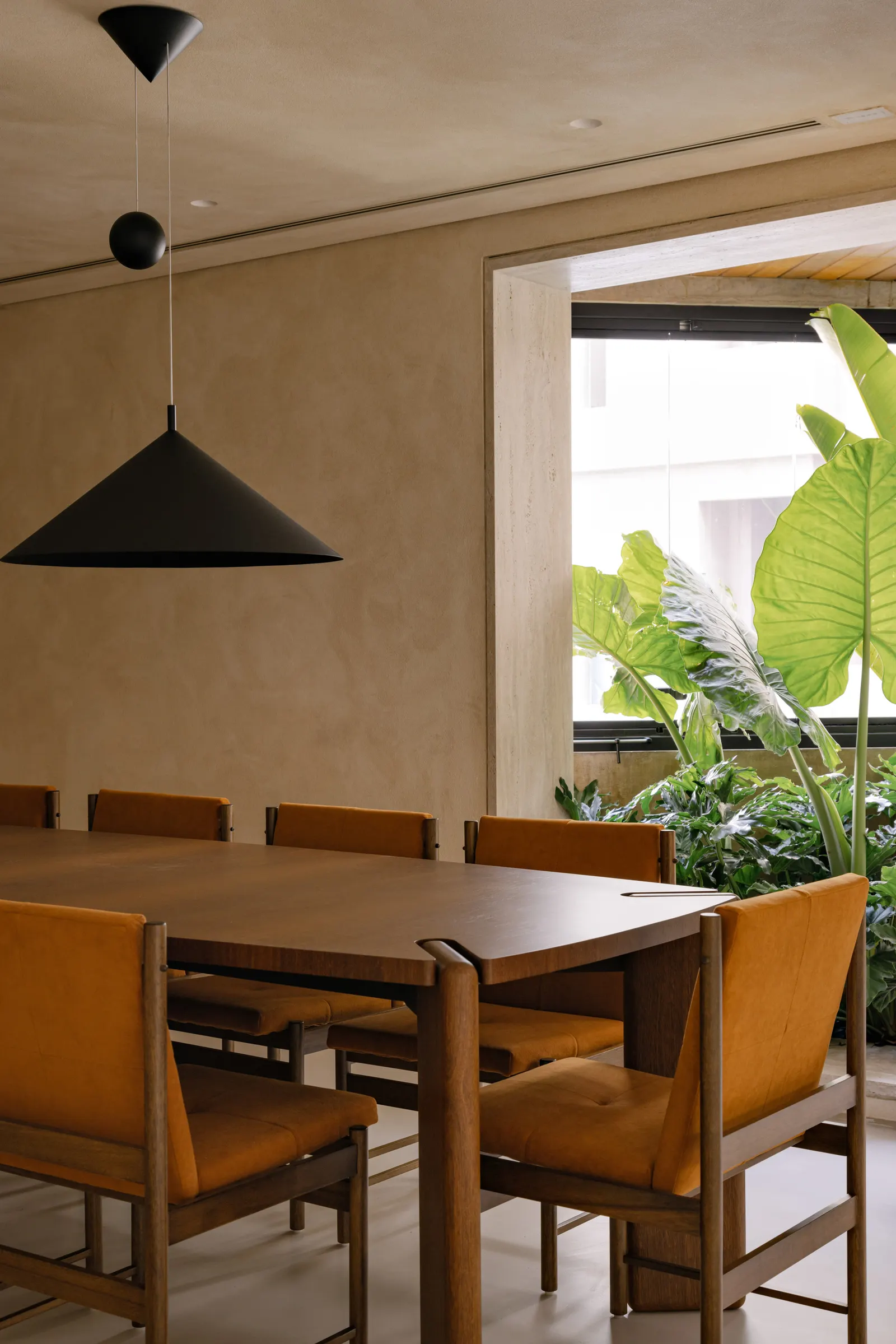 Apartment Matisse / Gurgel D’Alfonso Arquitetura — обновлённая квартира 360 м² в Моэме