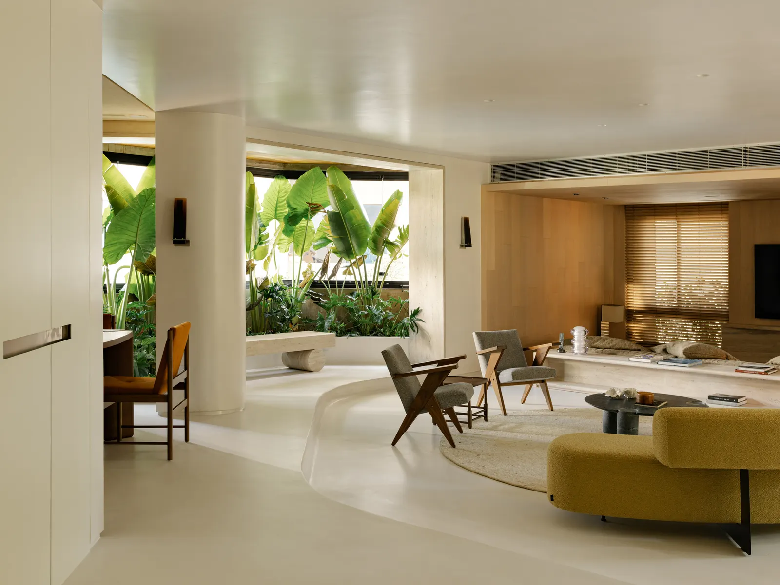 Apartment Matisse / Gurgel D’Alfonso Arquitetura — обновлённая квартира 360 м² в Моэме