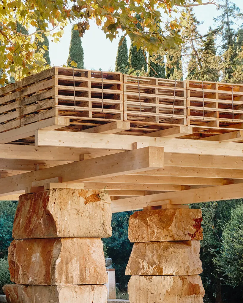 Pavelló Futur Habitable: камень и паллеты в павильоне Aulets Arquitectes на Майорке