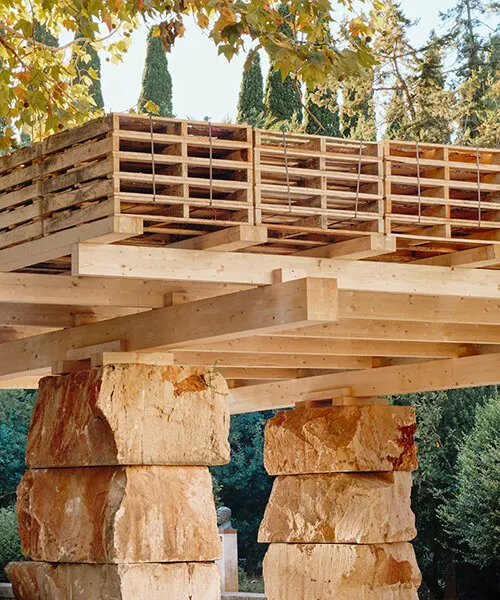 Pavelló Futur Habitable: камень и паллеты в павильоне Aulets Arquitectes на Майорке