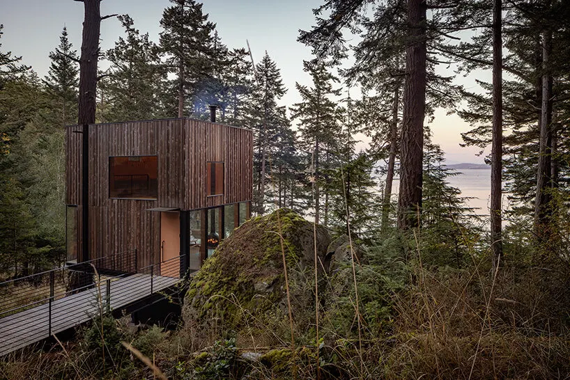 Wittman Estes спроектировали Blakely Cabin как современную «минимальную ячейку» на острове Блейкли