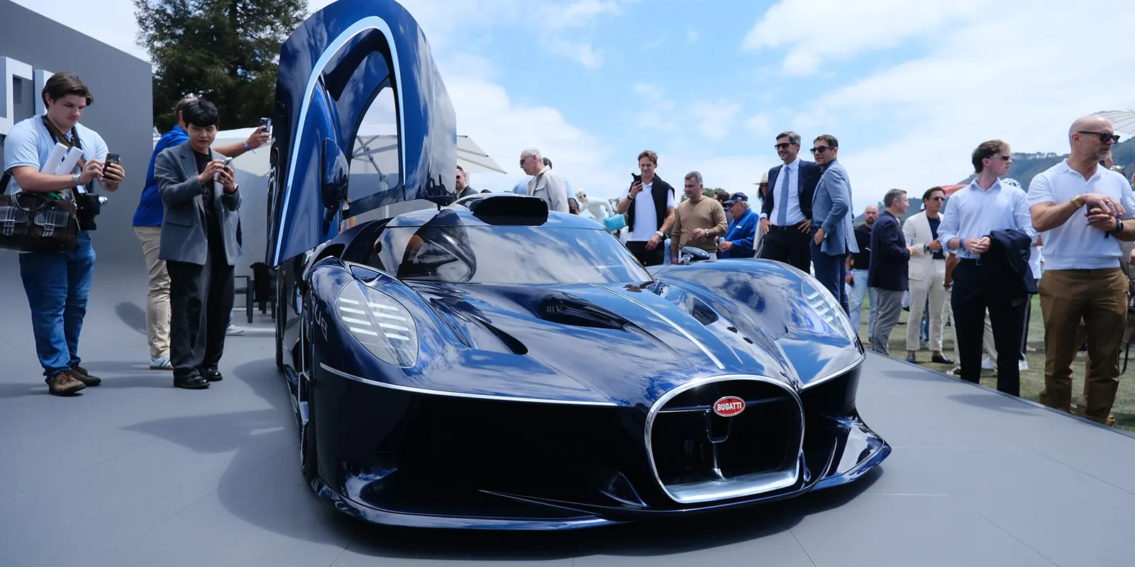 Bugatti Destrier: one-off coachbuilt гиперкар на базе Bolide дебютировал на The Quail