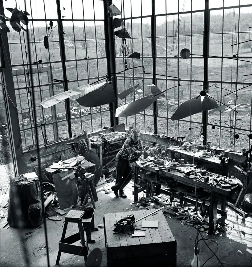 До мобиль Calder: мини-цирк, который оживил wire figures в Париже