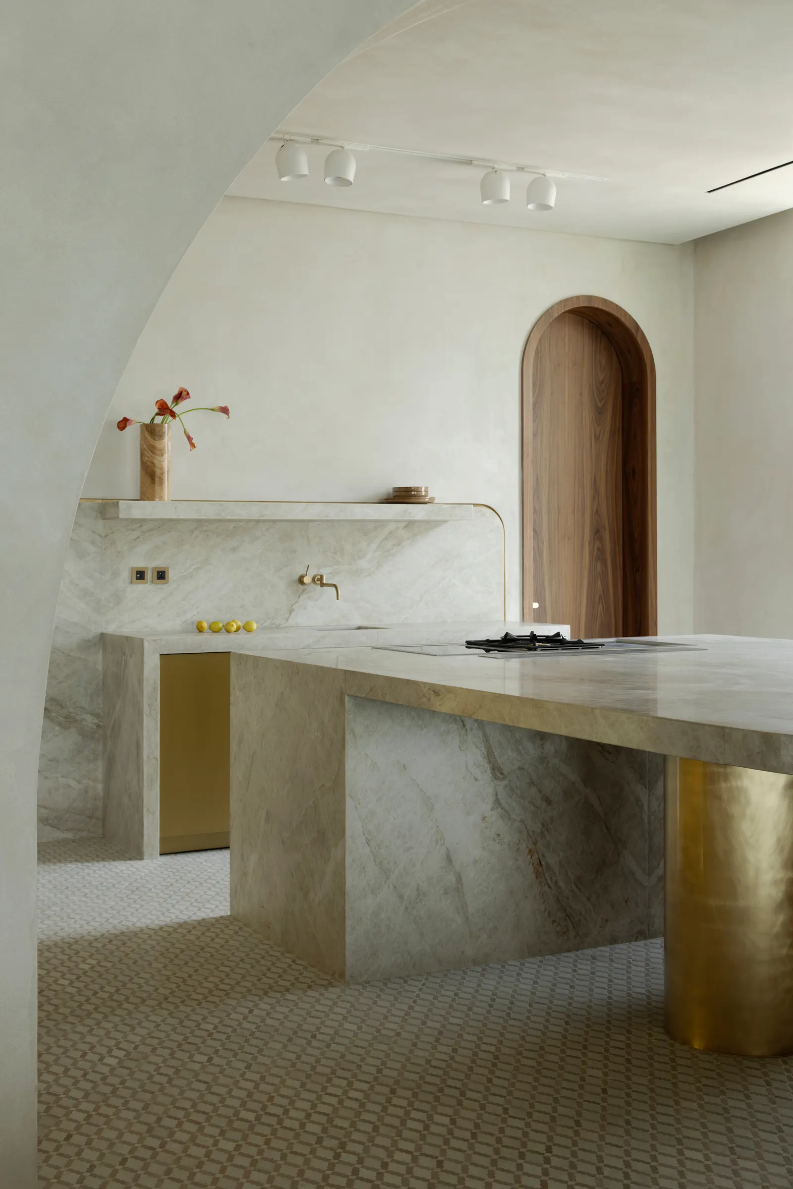 The Plinth House / Cambra Buró