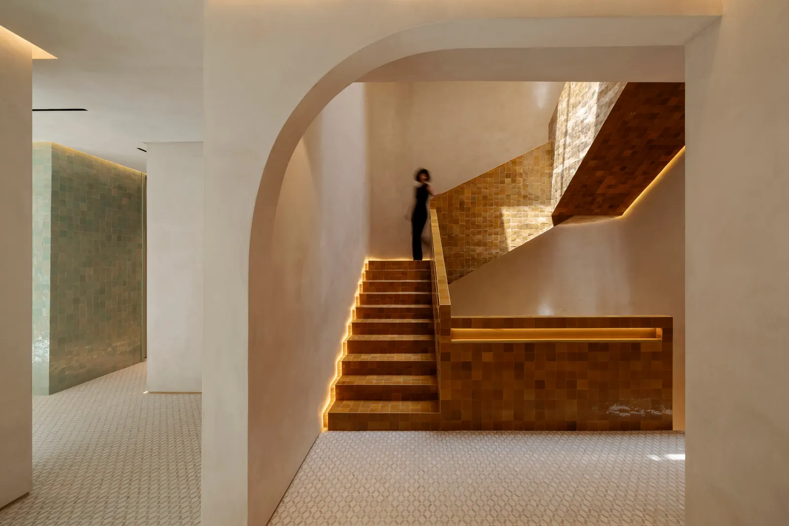 The Plinth House / Cambra Buró