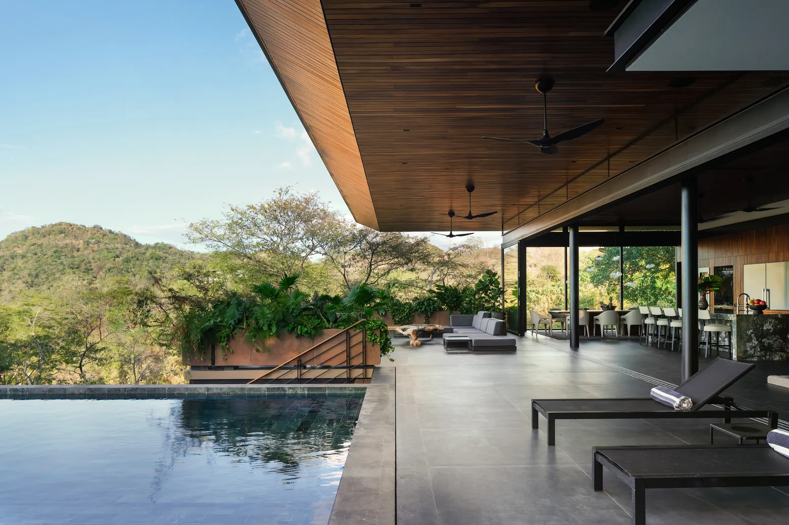 Casa Akíga / Studio Saxe