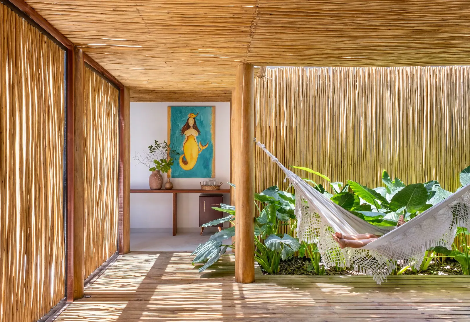 Scarlet House / Frederico Zanelato | Arquitetos — дом в Порту-Сегуру, вдохновлённый климатом Баии