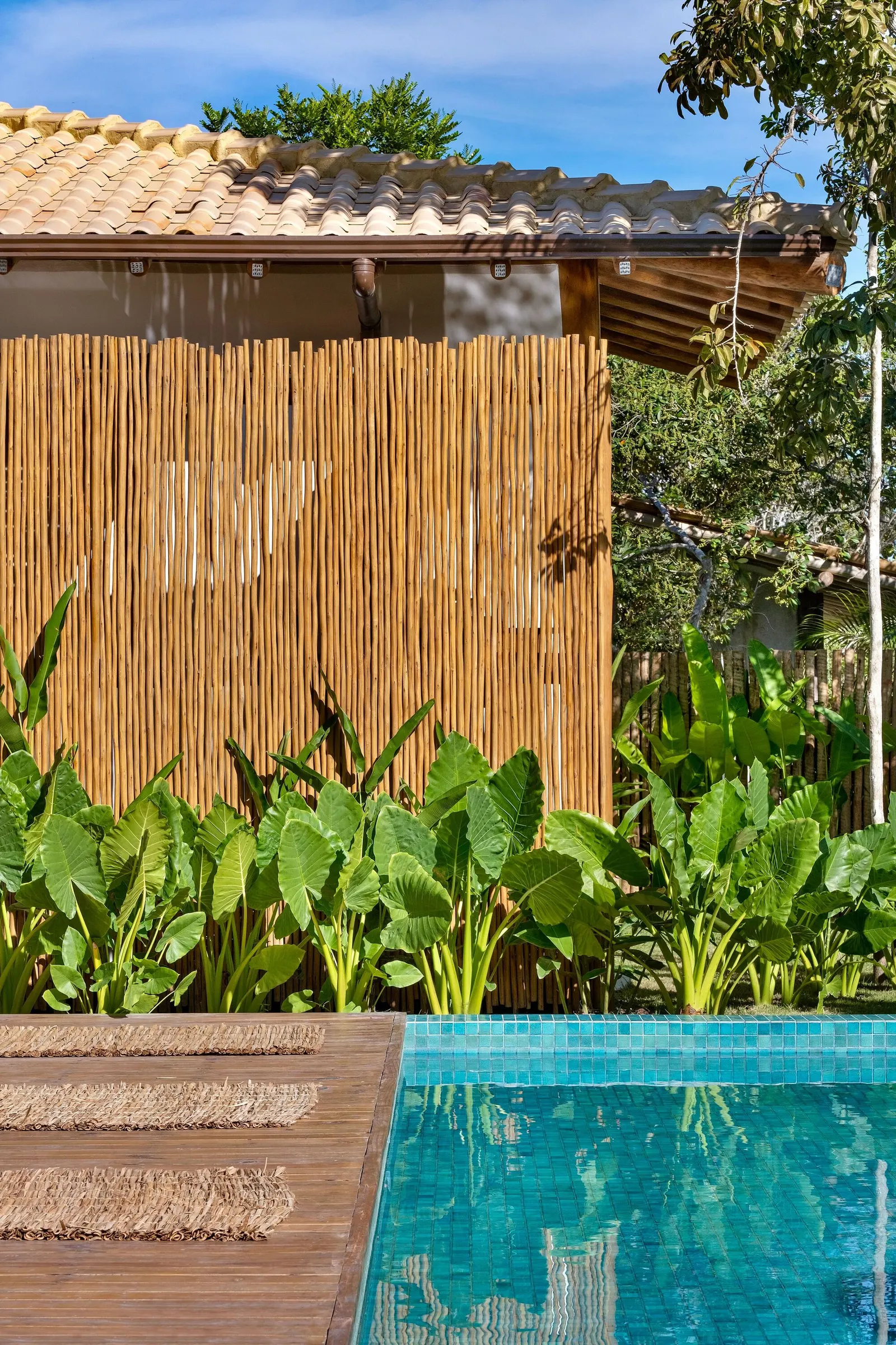 Scarlet House / Frederico Zanelato | Arquitetos — дом в Порту-Сегуру, вдохновлённый климатом Баии