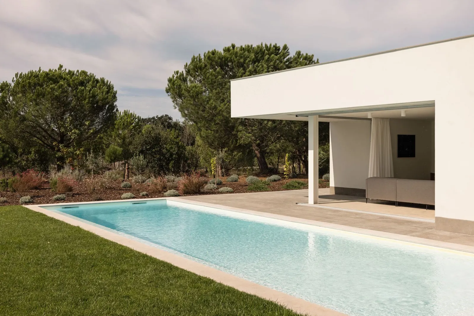 HD House / Desvão Atelier