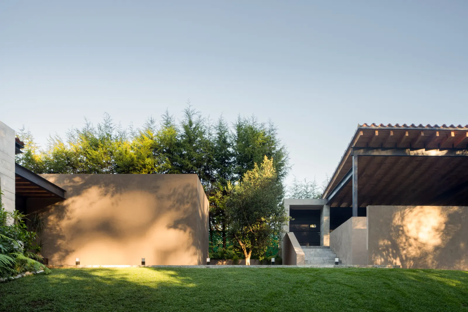 Casa Limoneros / Quaterna Arquitectos