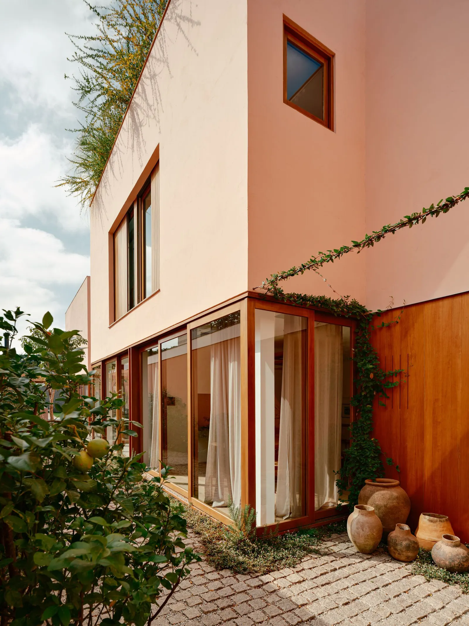 Praça House / Felipe Hess Arquitetos