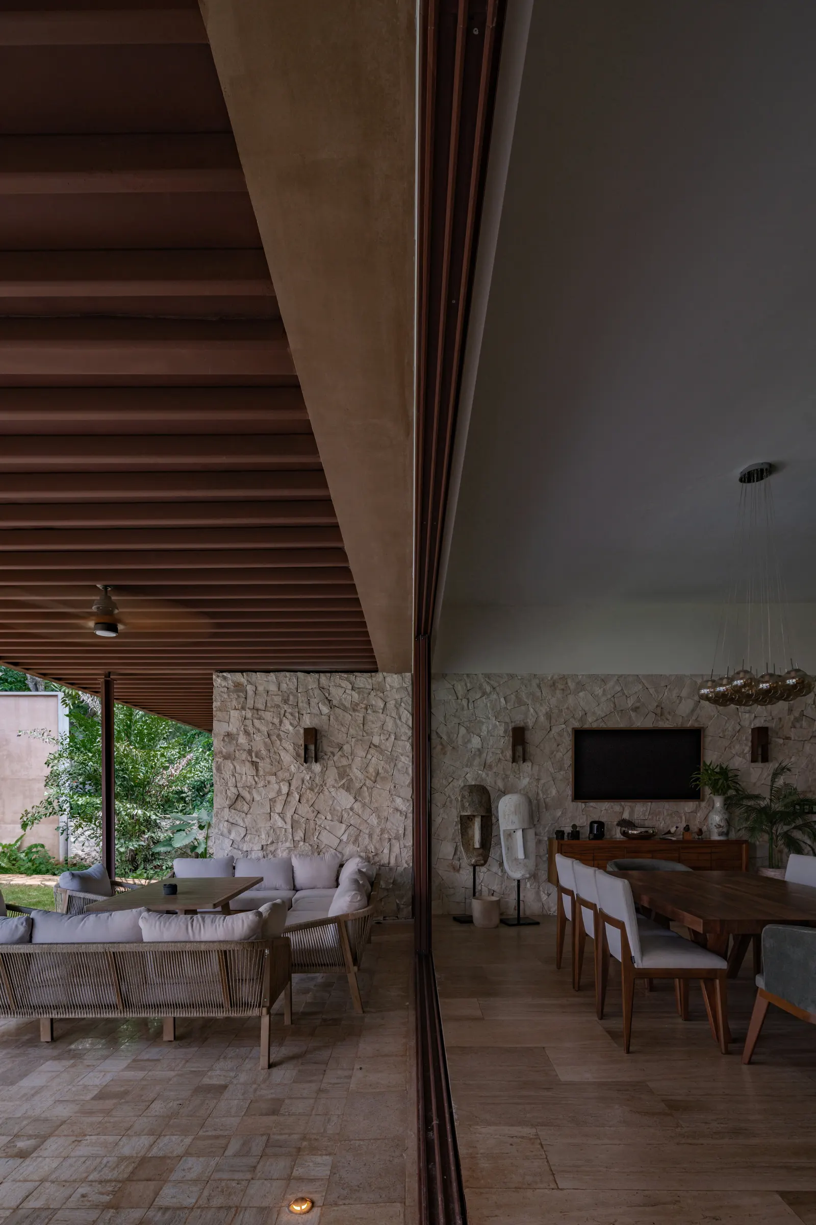 Sodzil House / Esencial Studio