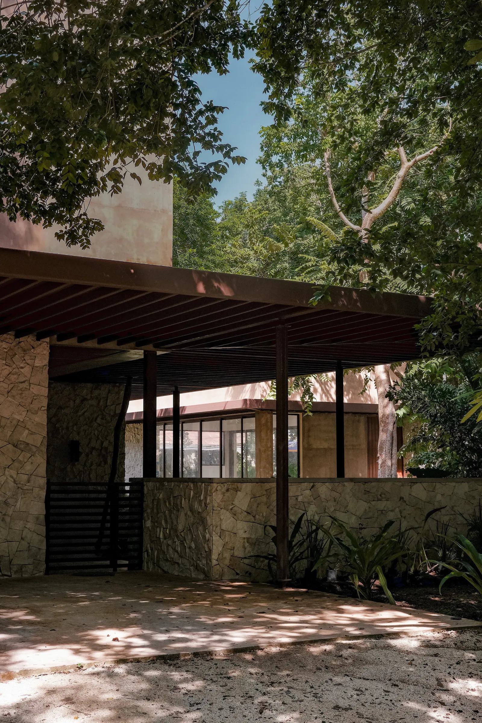 Sodzil House / Esencial Studio