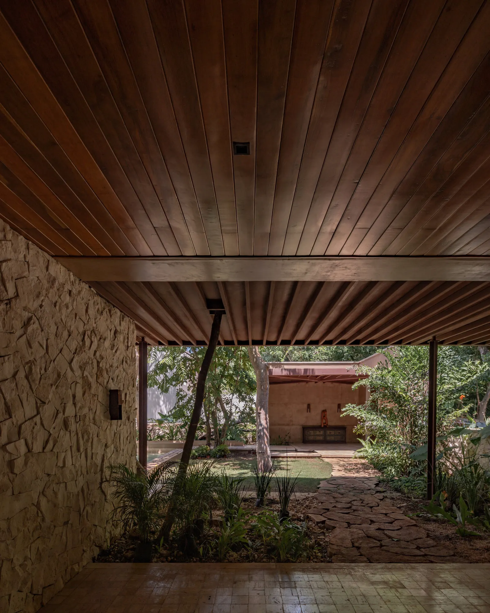 Sodzil House / Esencial Studio