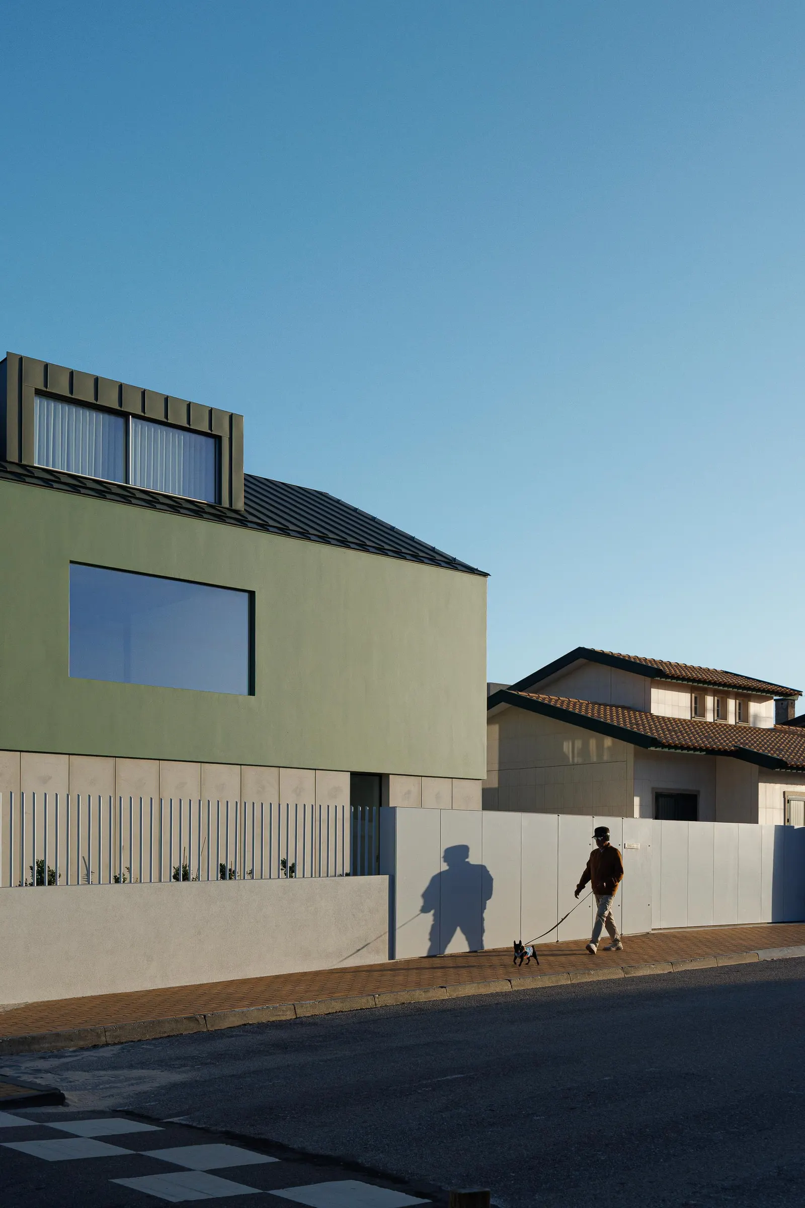 Green House / M2 Senos Arquitectos: дом в Costa Nova do Prado среди «palheiros»