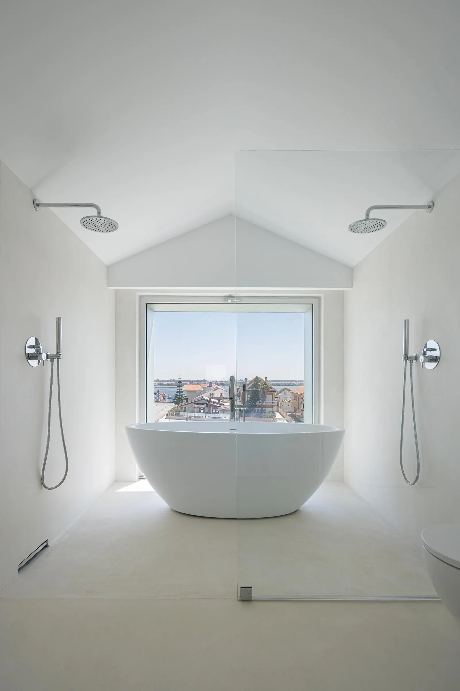 Green House / M2 Senos Arquitectos: дом в Costa Nova do Prado среди «palheiros»