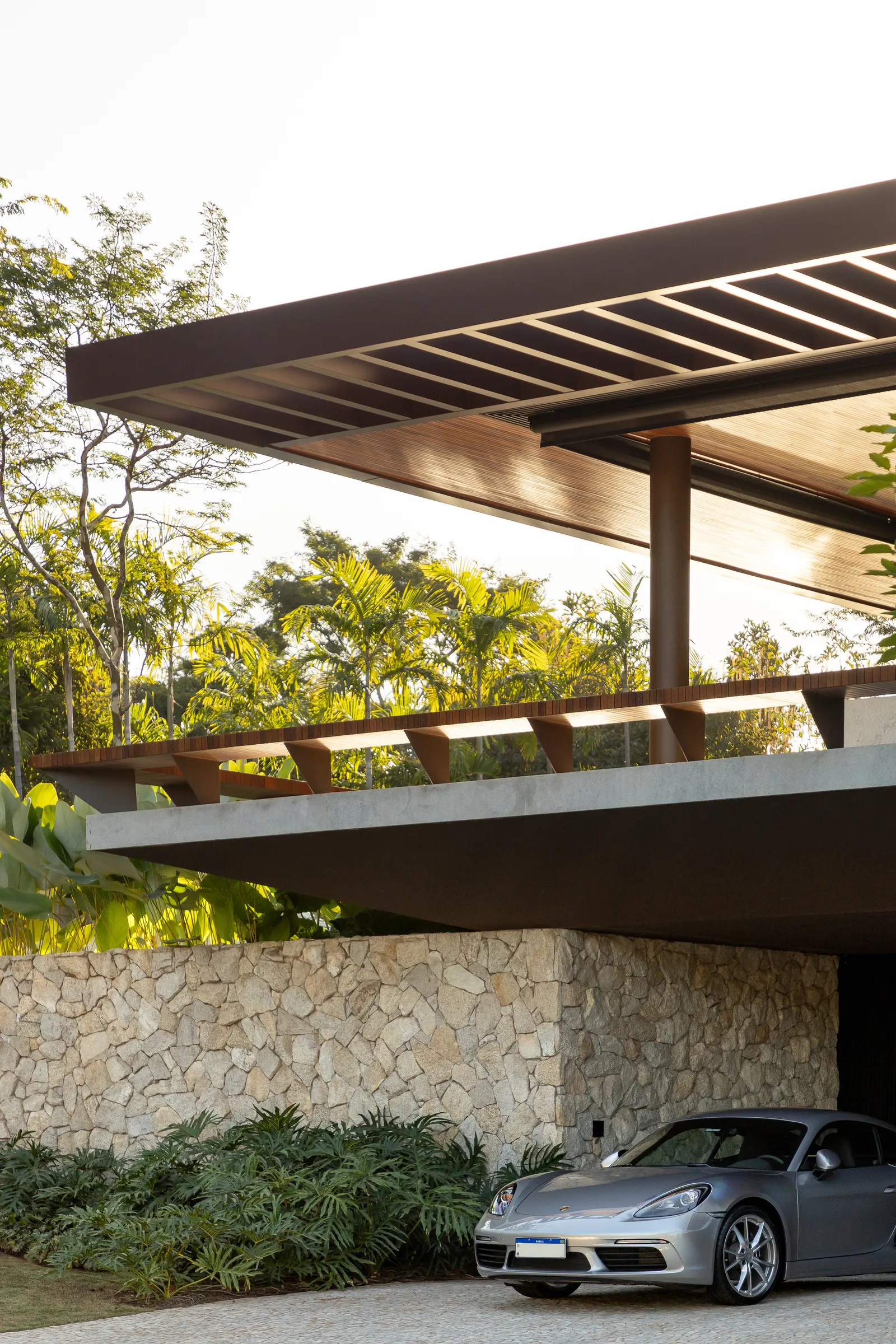 Forest House / Lucas Gonçalves Arquitetura