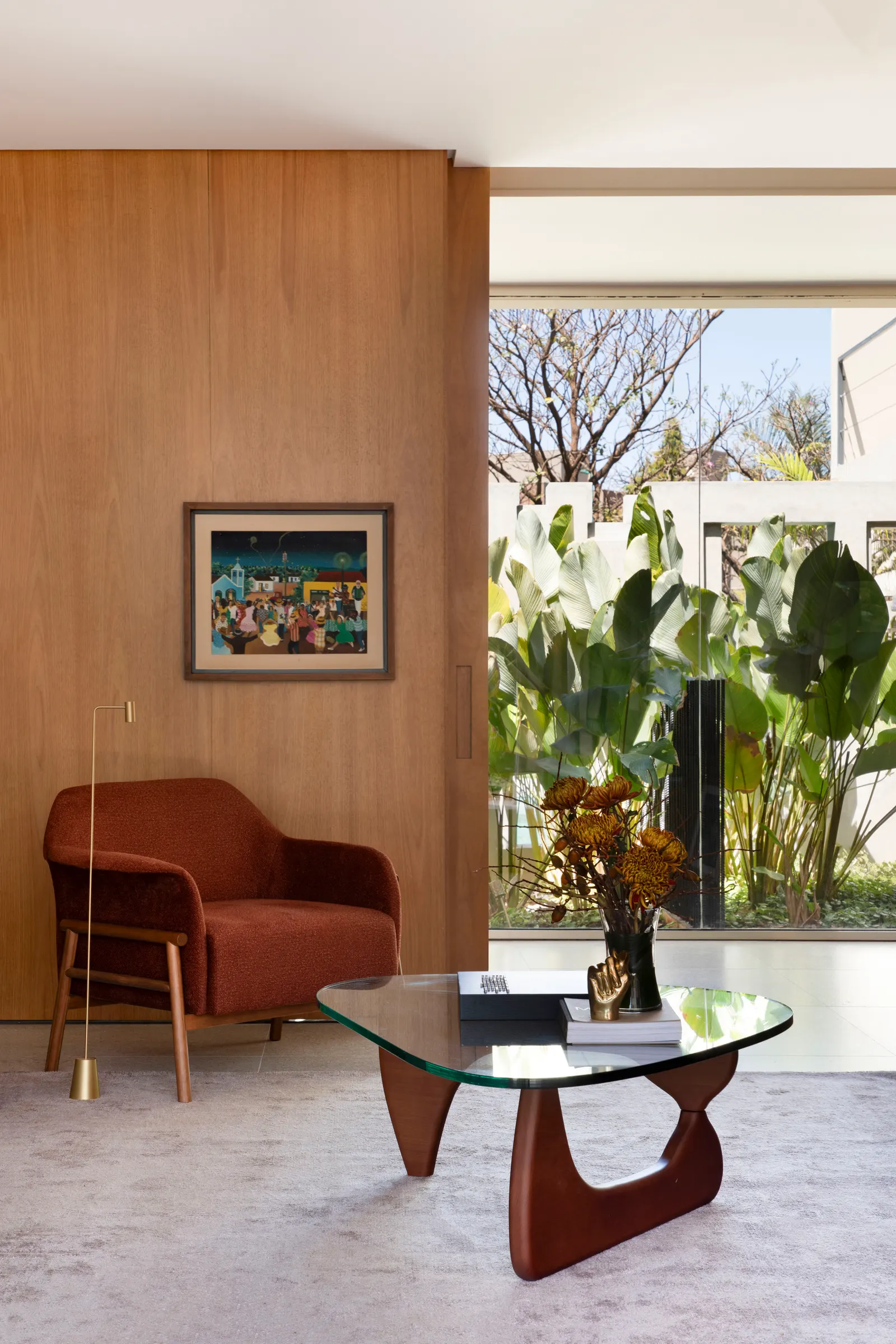 Дом V+M в Сан-Жозе-ду-Риу-Прету / Solange Cálio Arquitetos