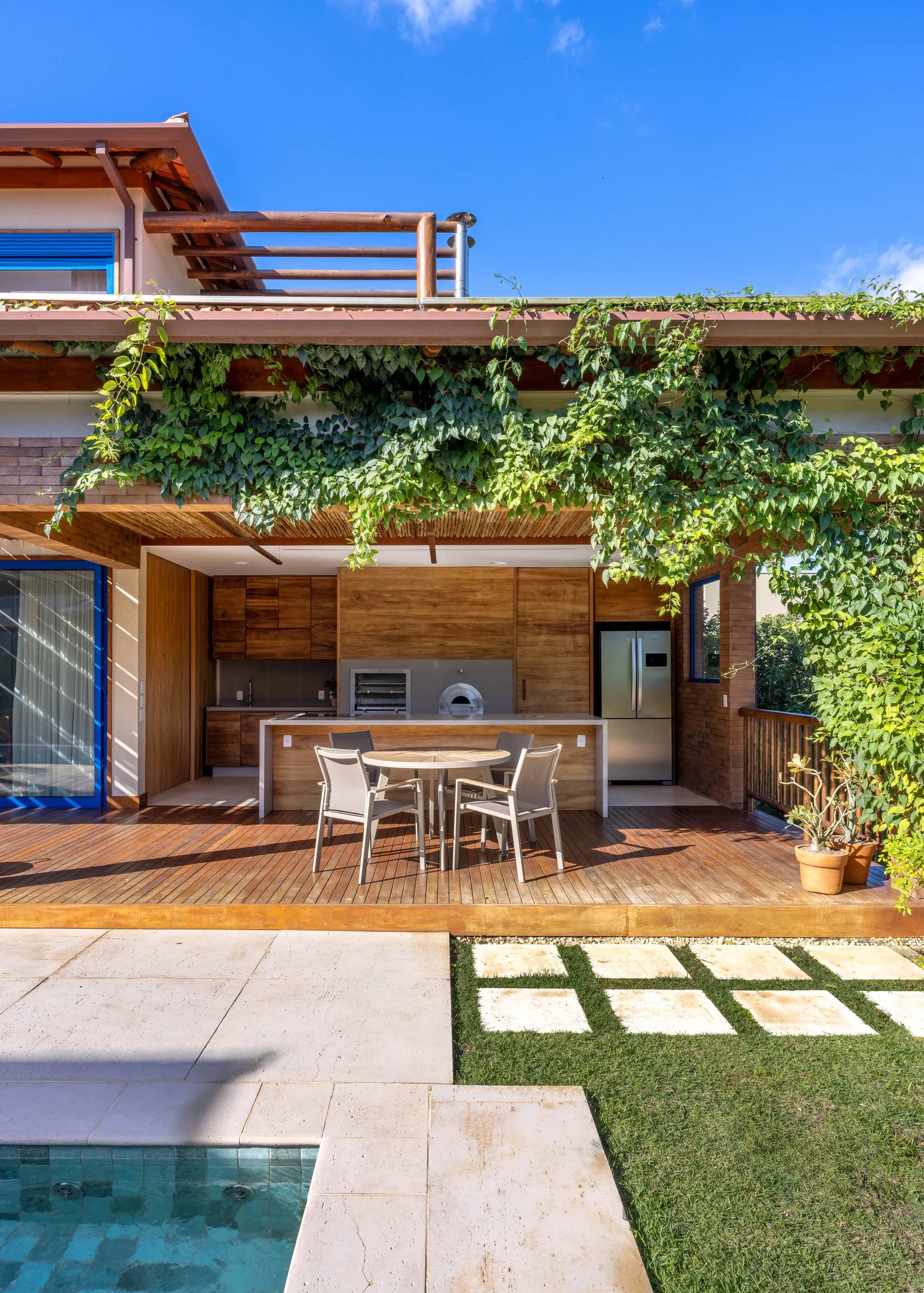 MFA House / Simone Jazbik Arquitetura