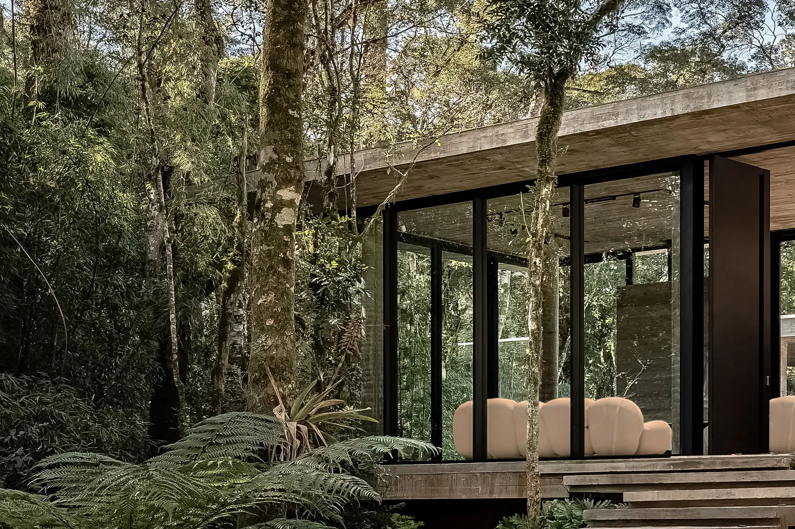 Glass House / Charlene Koetz Arquitetura