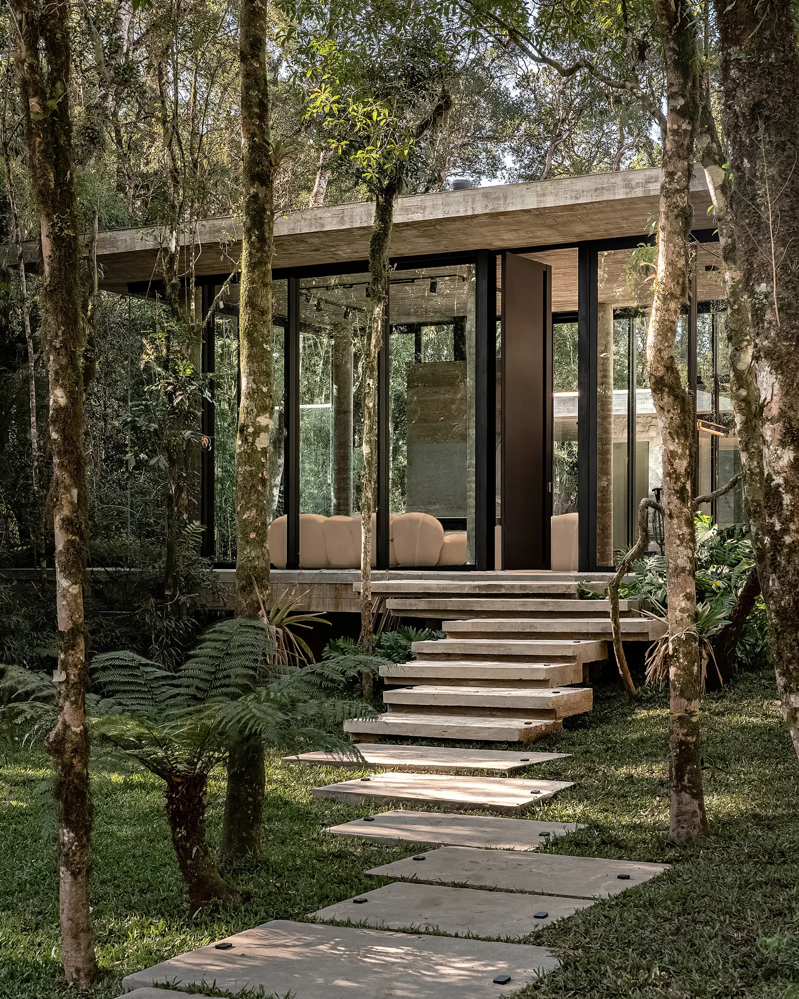 Glass House / Charlene Koetz Arquitetura