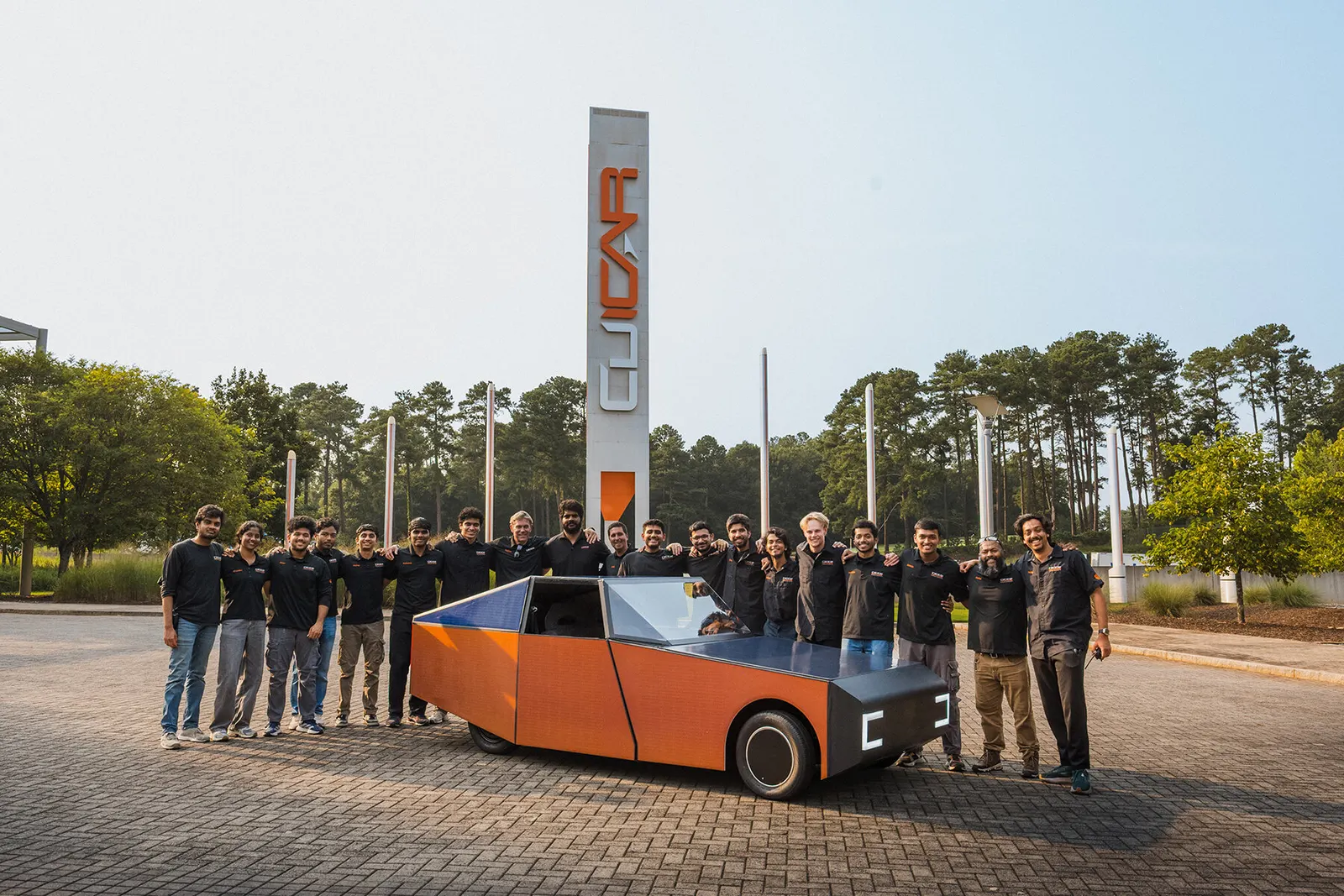Photovoltaic skin превращает студенческий EV Clemson в энерго-положительный прототип
