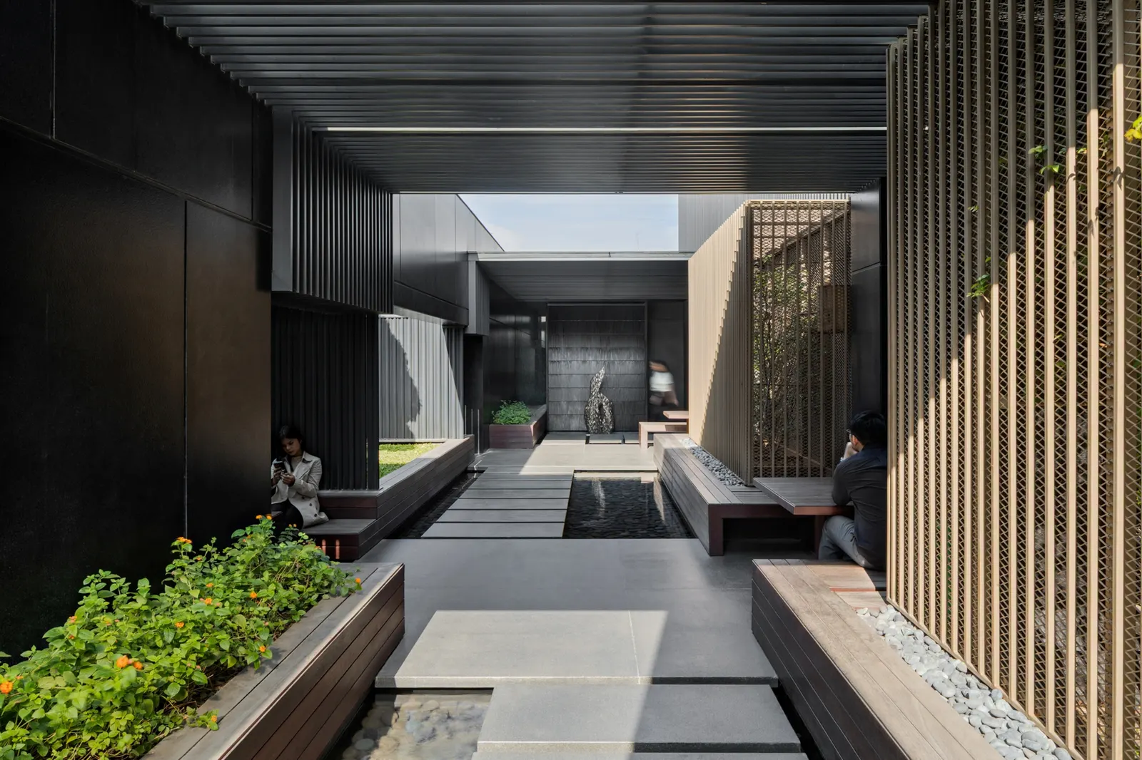 CMM (H)Office / Gets Architects — гибридный штаб для телеком- и security-компании в Тебете
